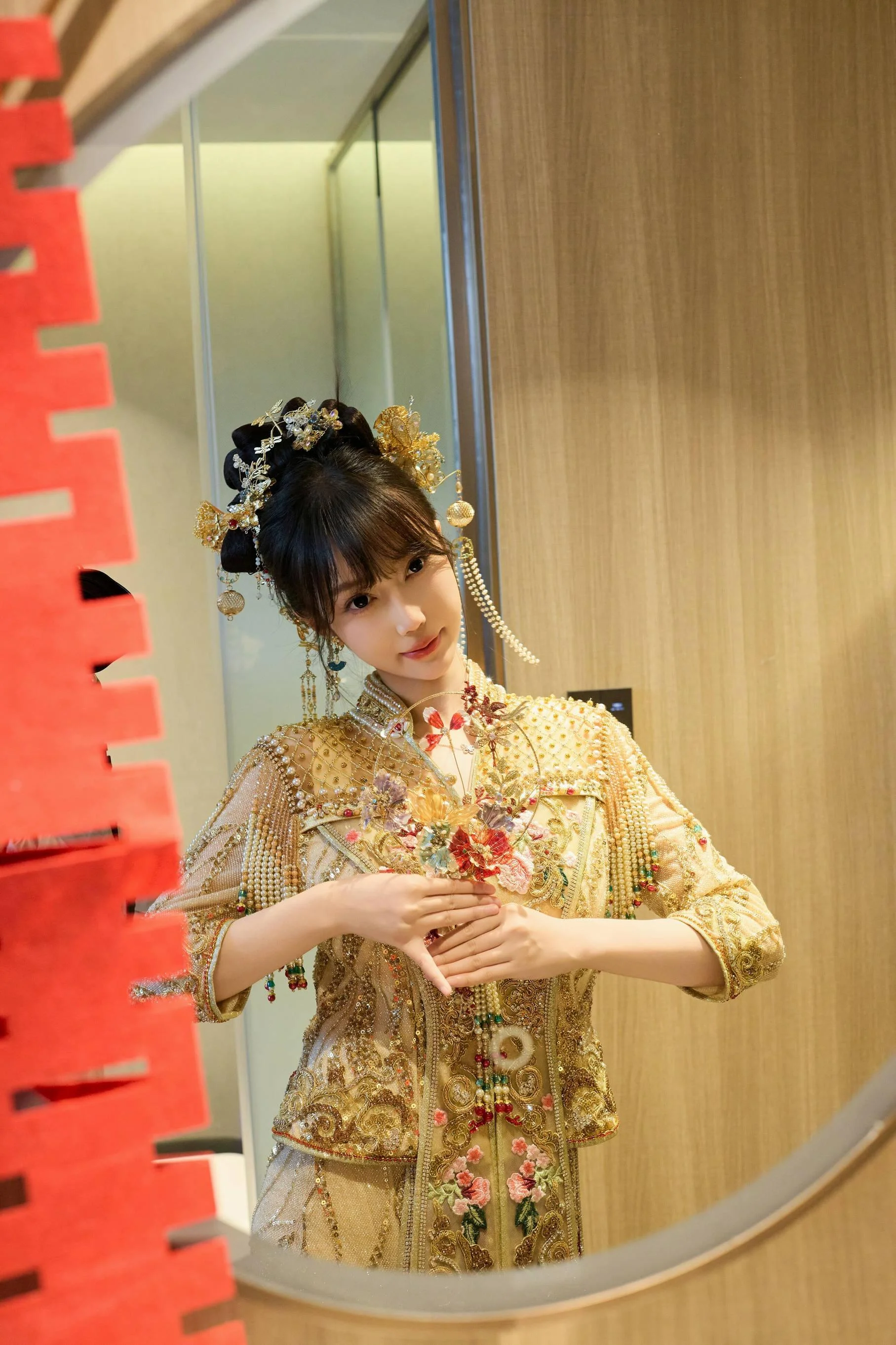 [秀人付费] 玥儿玥er 诱人私拍福利 婚纱制服诱惑 第 37 张