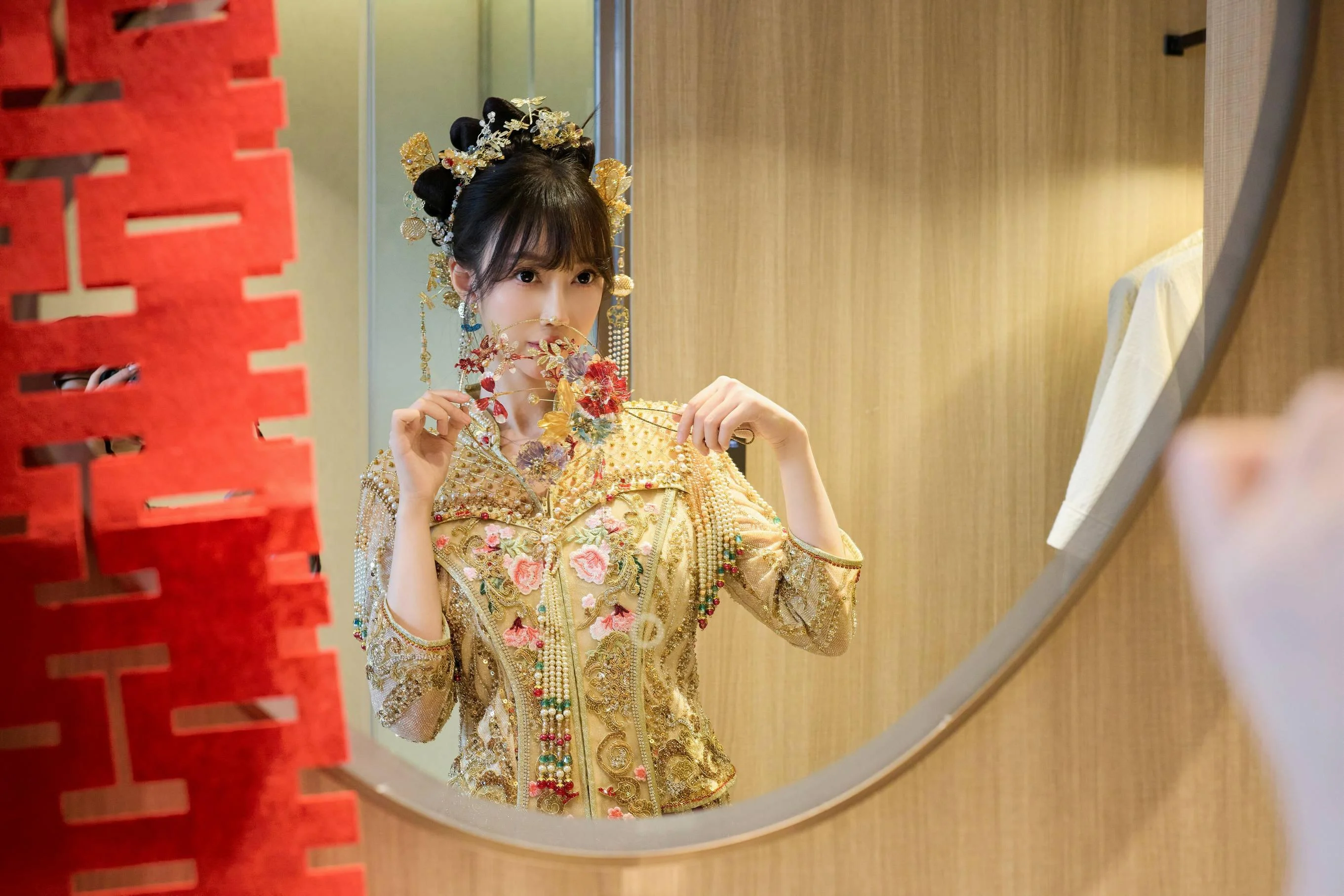 [秀人付费] 玥儿玥er 诱人私拍福利 婚纱制服诱惑 第 40 张