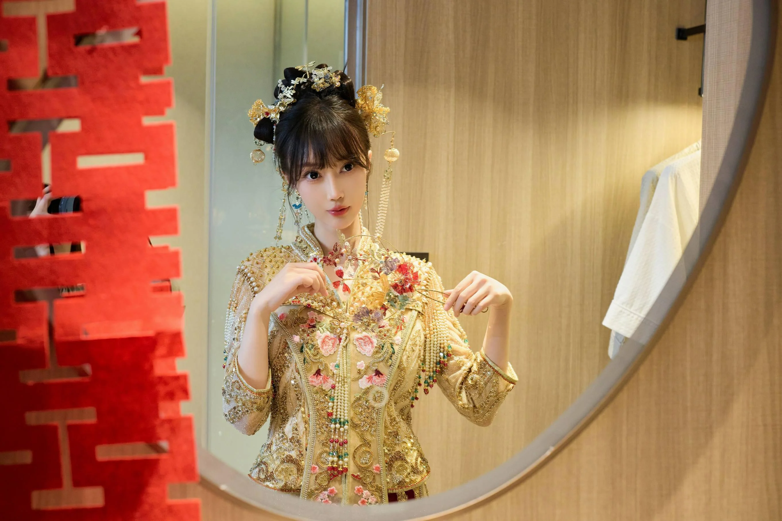 [秀人付费] 玥儿玥er 诱人私拍福利 婚纱制服诱惑 第 42 张