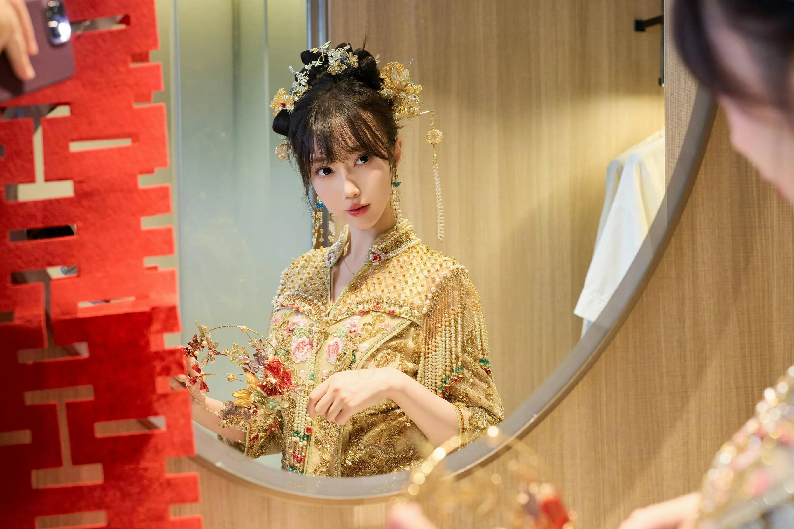 [秀人付费] 玥儿玥er 诱人私拍福利 婚纱制服诱惑 第 44 张