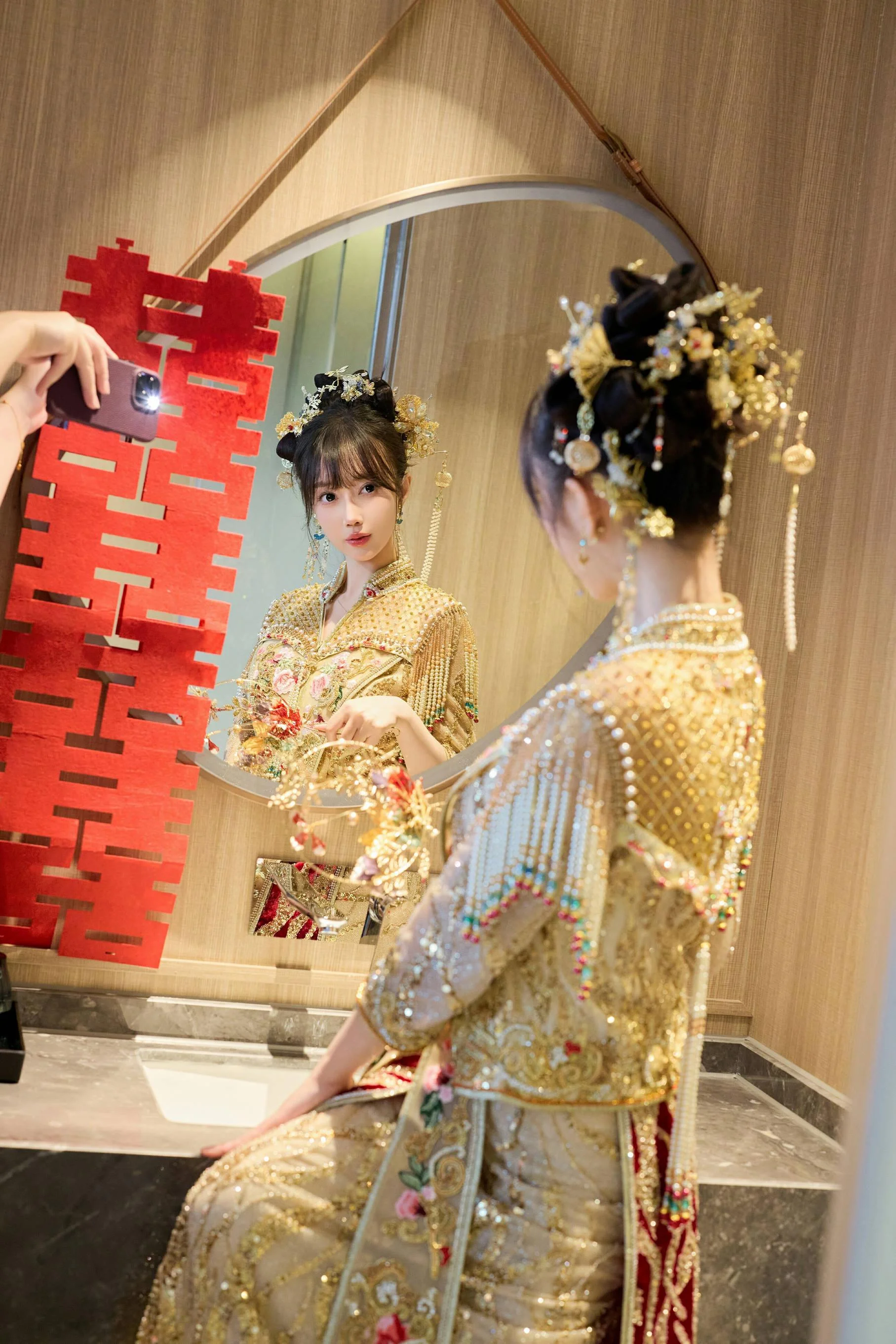 [秀人付费] 玥儿玥er 诱人私拍福利 婚纱制服诱惑 第 46 张