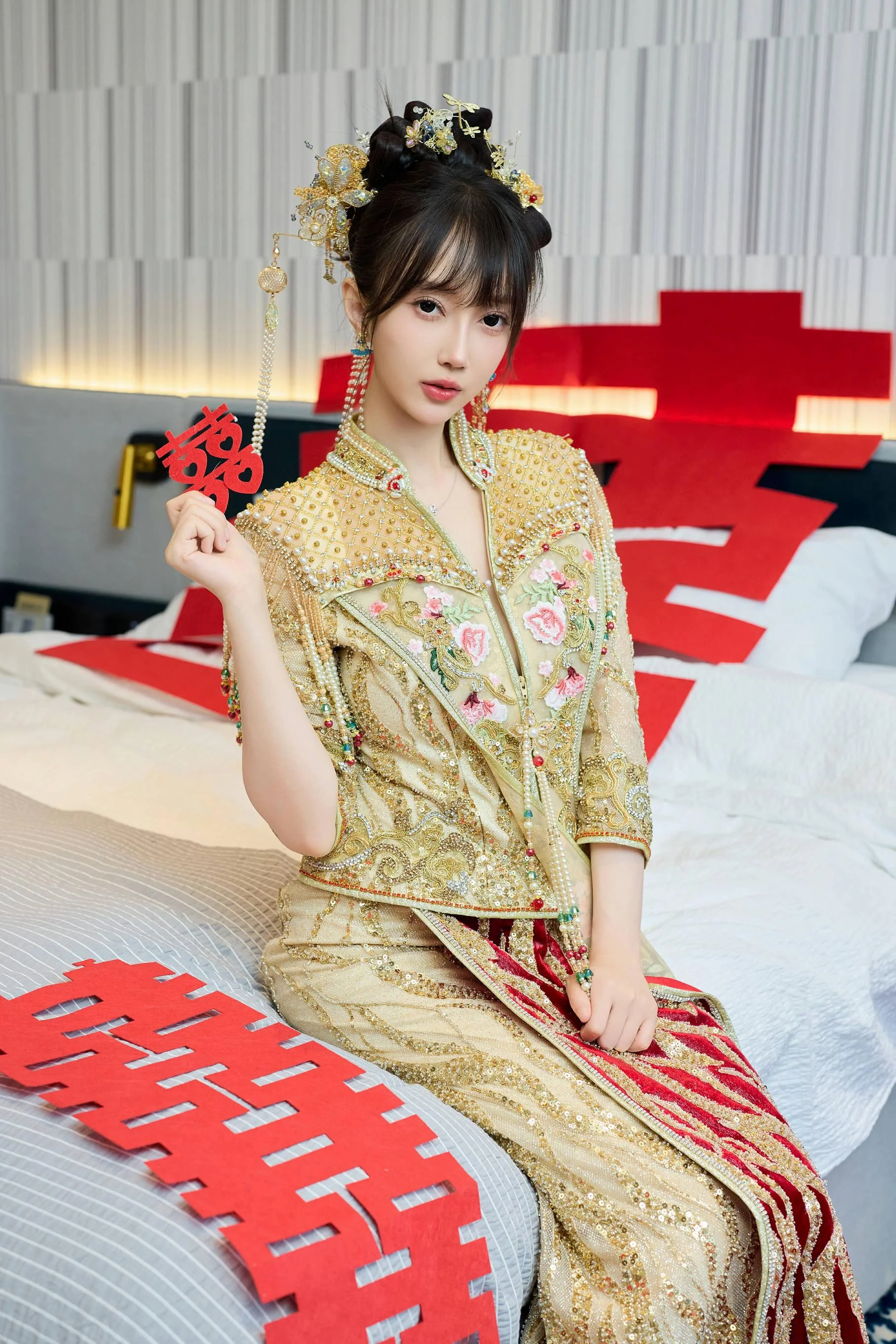 [秀人付费] 玥儿玥er 诱人私拍福利 婚纱制服诱惑 第 48 张