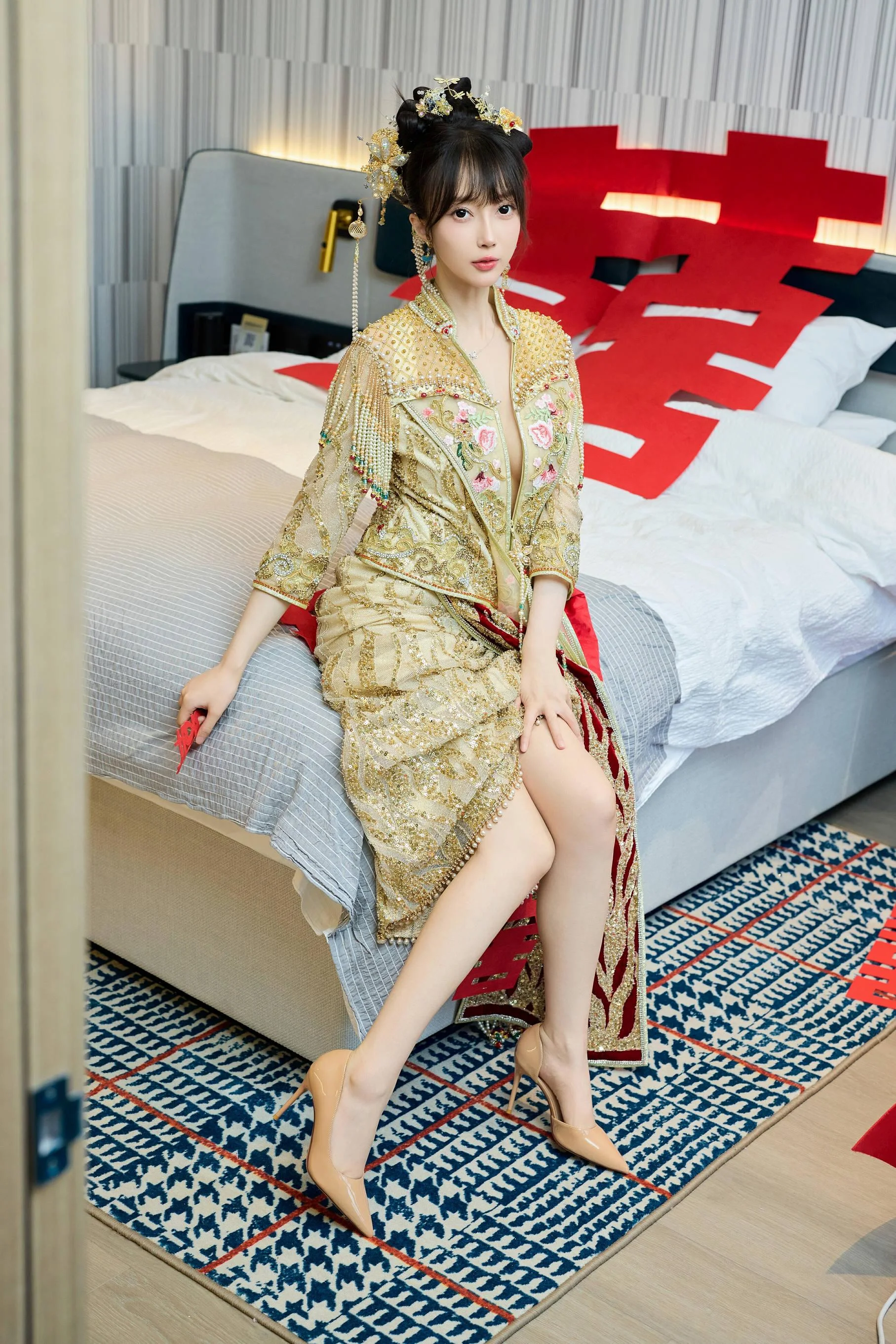 [秀人付费] 玥儿玥er 诱人私拍福利 婚纱制服诱惑 第 50 张