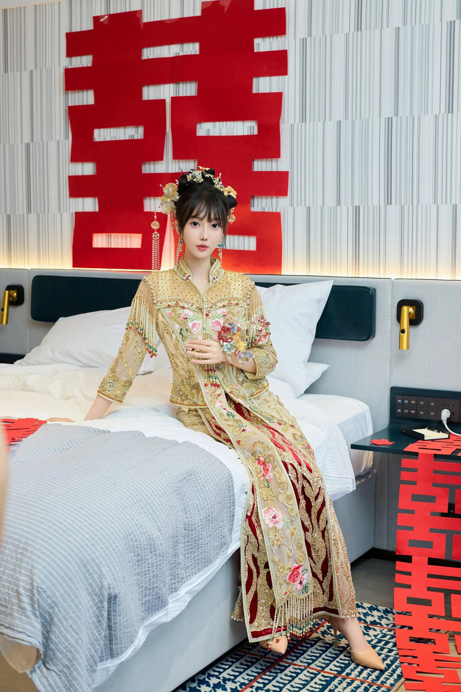 [秀人付费] 玥儿玥er 诱人私拍福利 婚纱制服诱惑 第 9 张
