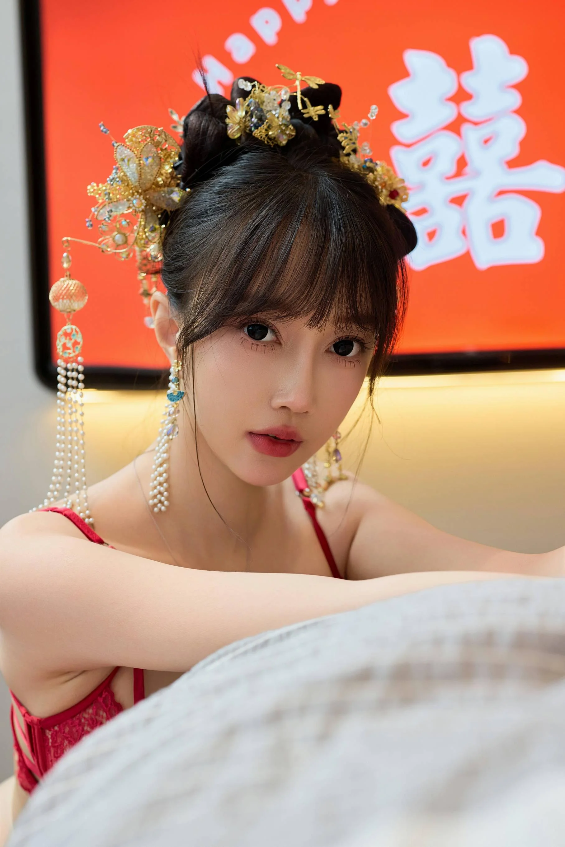 [秀人付费] 玥儿玥er 诱人私拍福利 婚纱制服诱惑 第 94 张