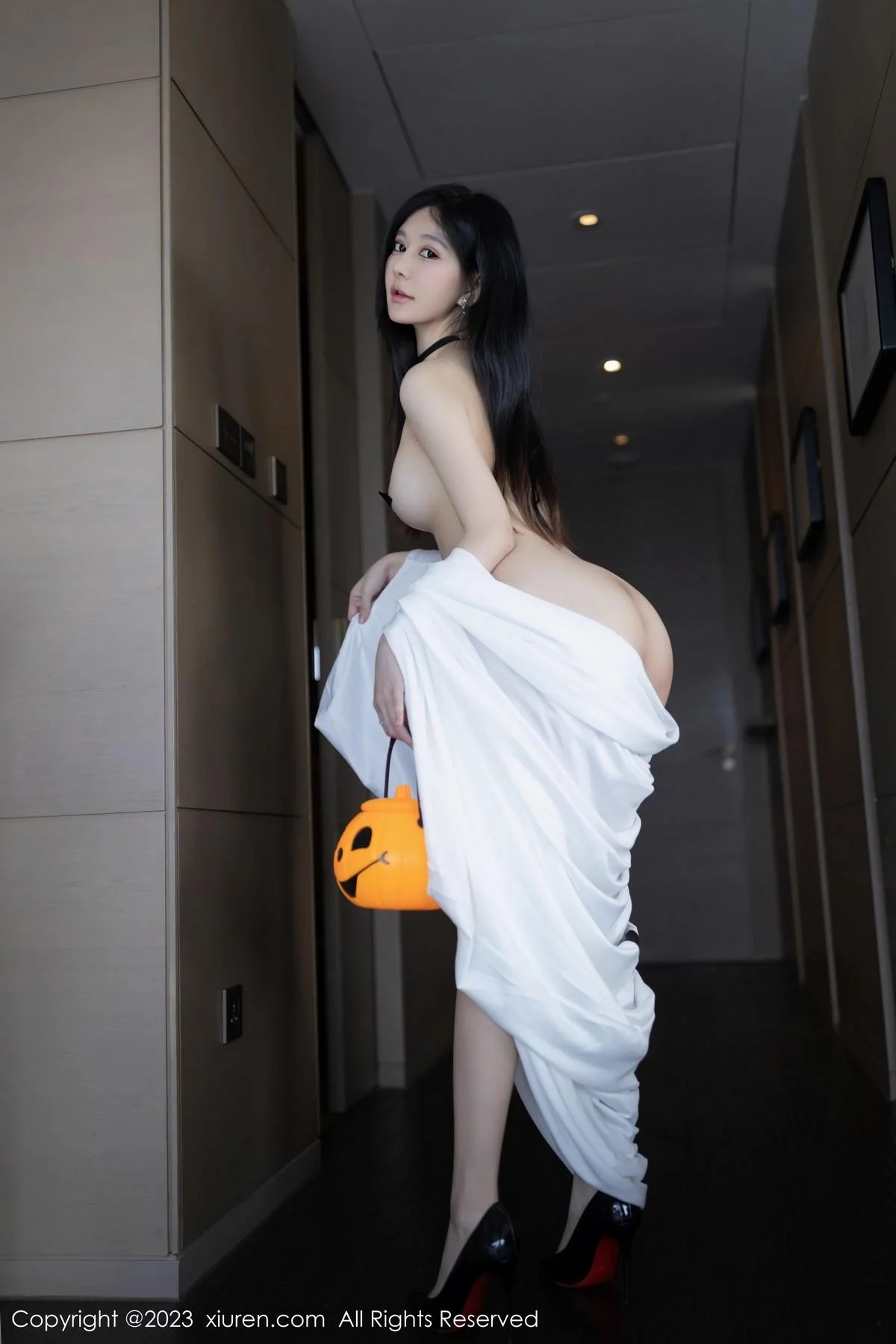 幼幼性感黑色皮质情趣服饰配黑丝吊袜秀完美身材绝美写真 第 79 张