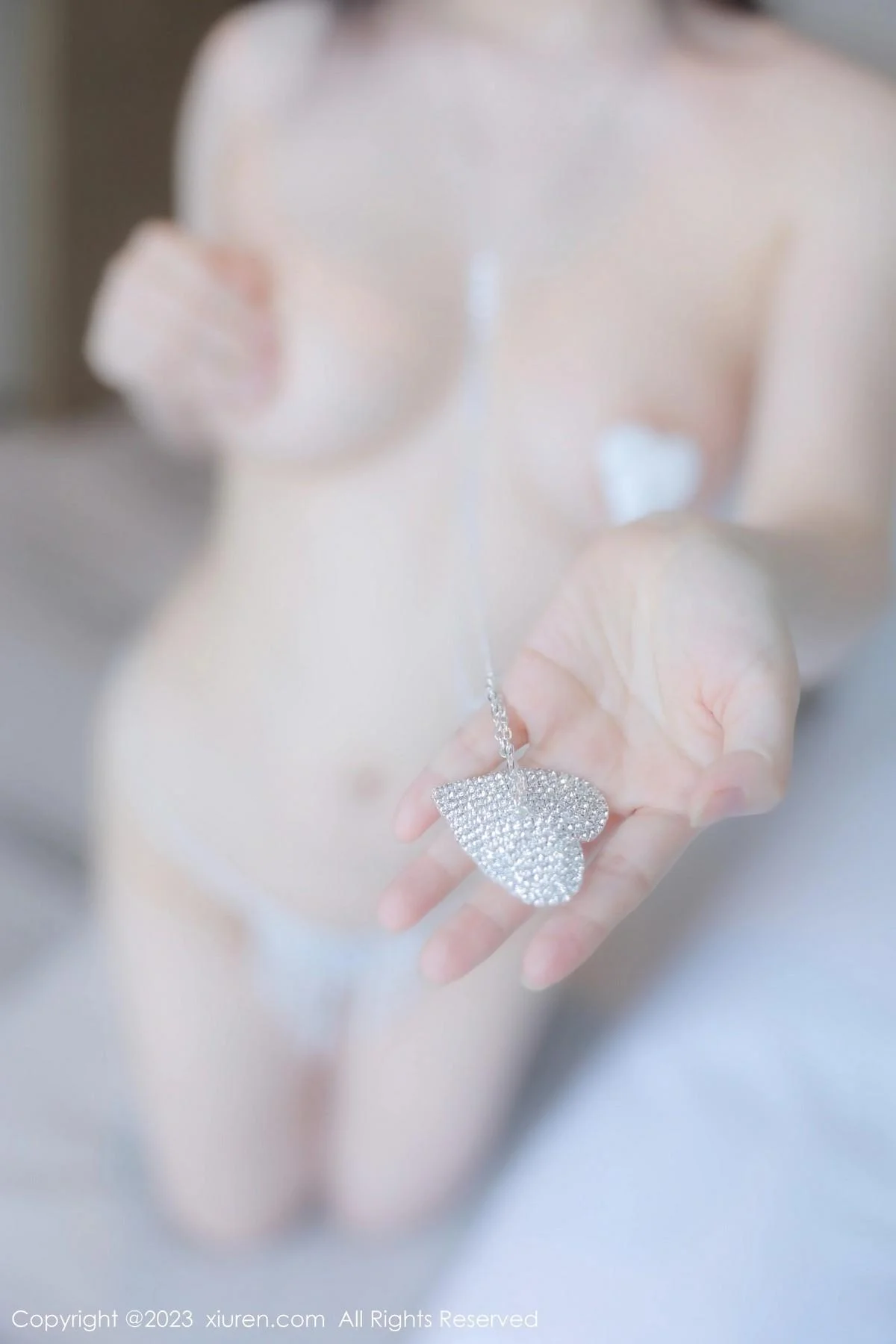 豆瓣酱私房银色血滴子装扮大尺度全果秀火辣身材绝美写真 第 78 张