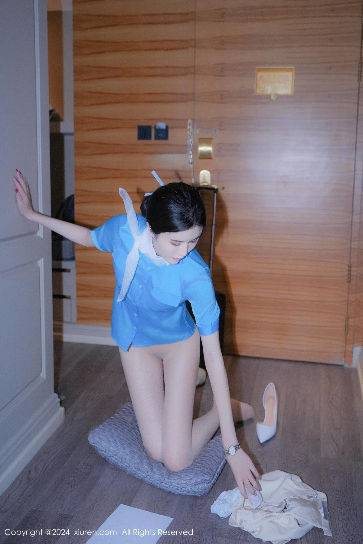 Erikaki性感蓝衣白裙制服配白色丝袜秀曼妙身姿迷人绝美写真 第 55 张