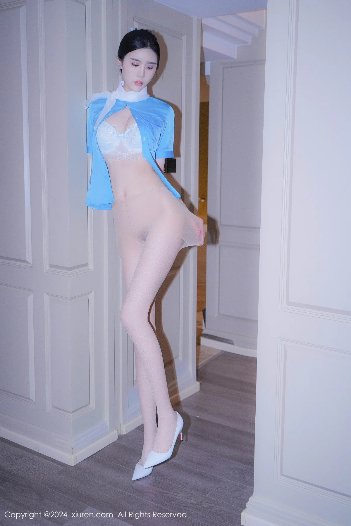 Erikaki性感蓝衣白裙制服配白色丝袜秀曼妙身姿迷人绝美写真 第 70 张