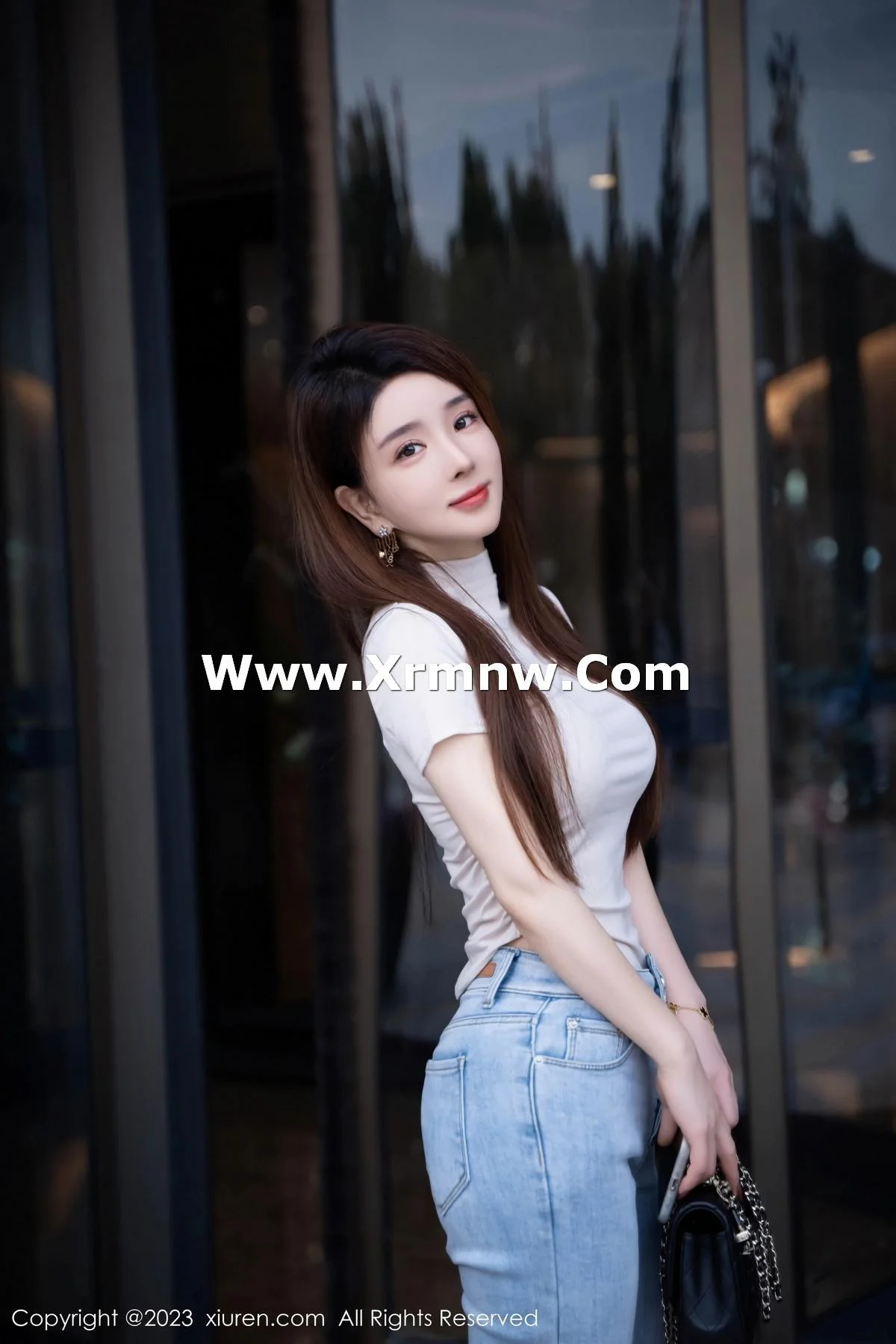 雨儿baby性感浅色衣配牛仔裤半脱秀丰腴身材绝美写真 第 8 张