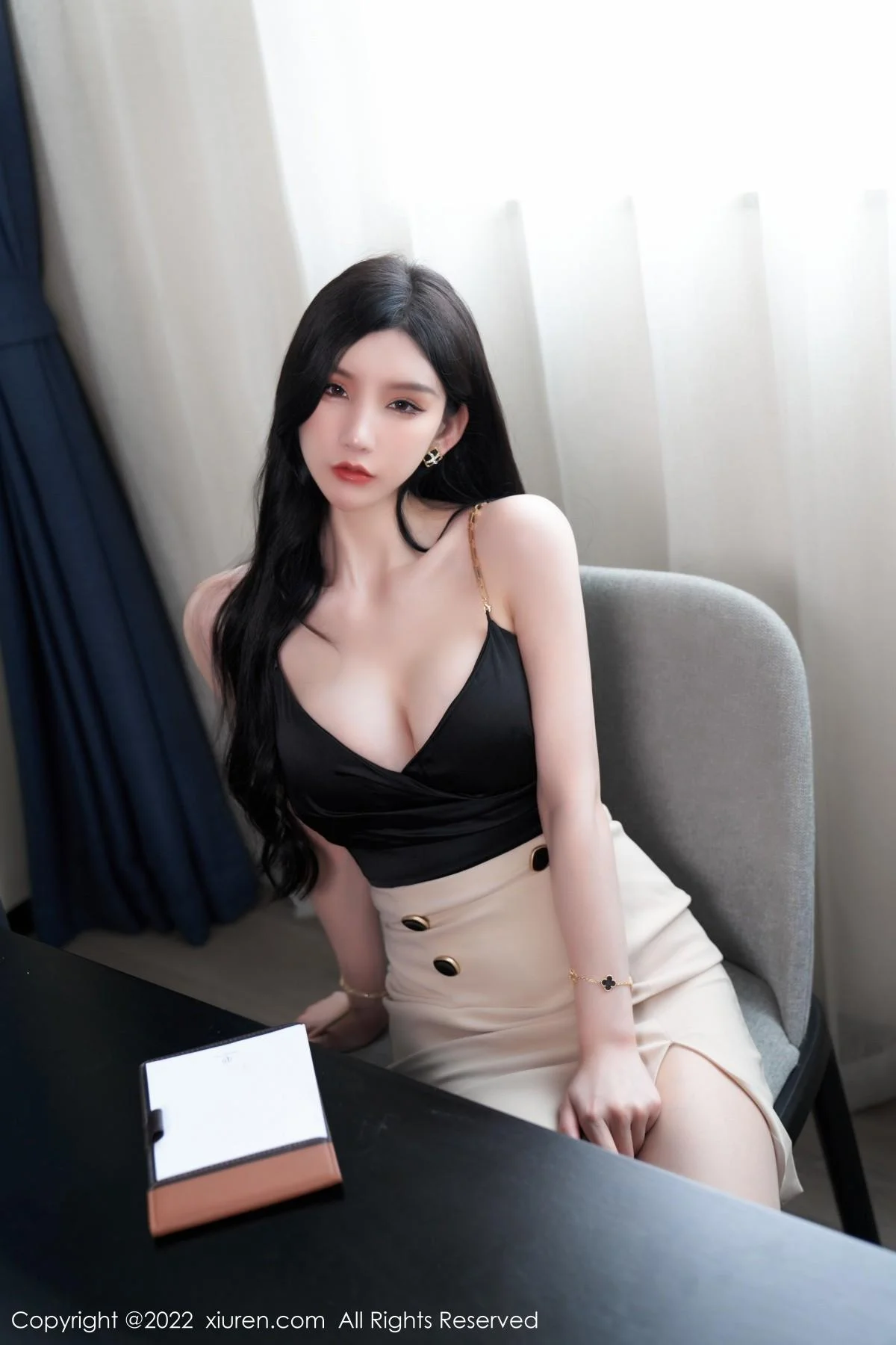 周于希Sally私房黑色低胸服饰半脱露傲人豪乳遮点绝美写真 第 10 张