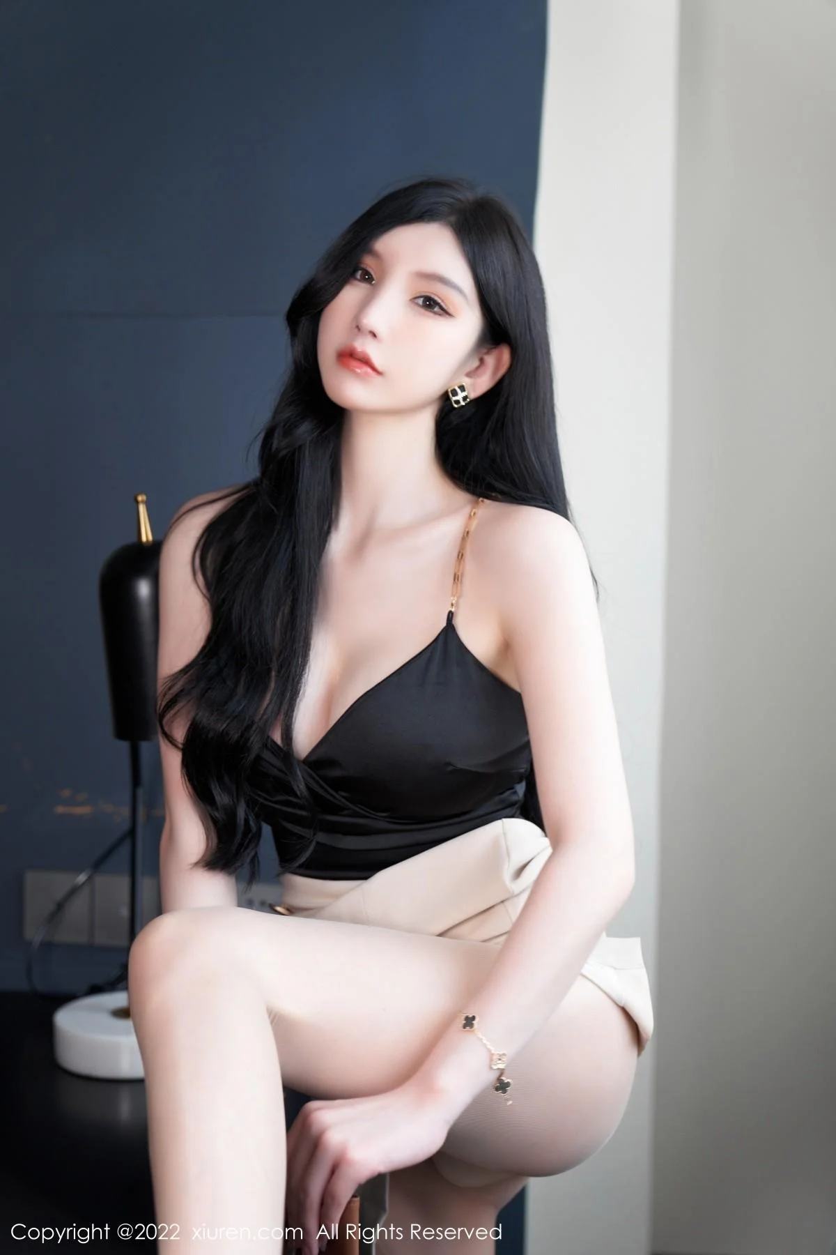 周于希Sally私房黑色低胸服饰半脱露傲人豪乳遮点绝美写真 第 58 张