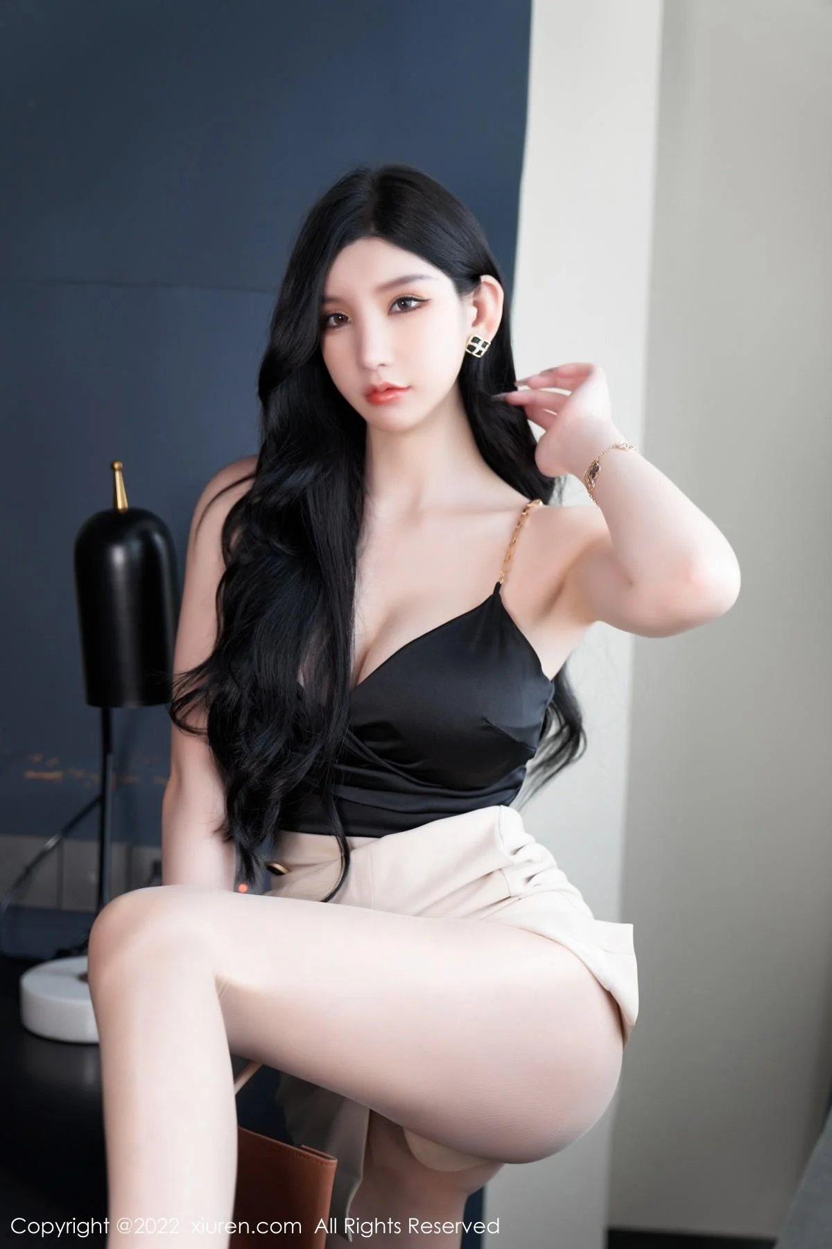 周于希Sally私房黑色低胸服饰半脱露傲人豪乳遮点绝美写真 第 61 张
