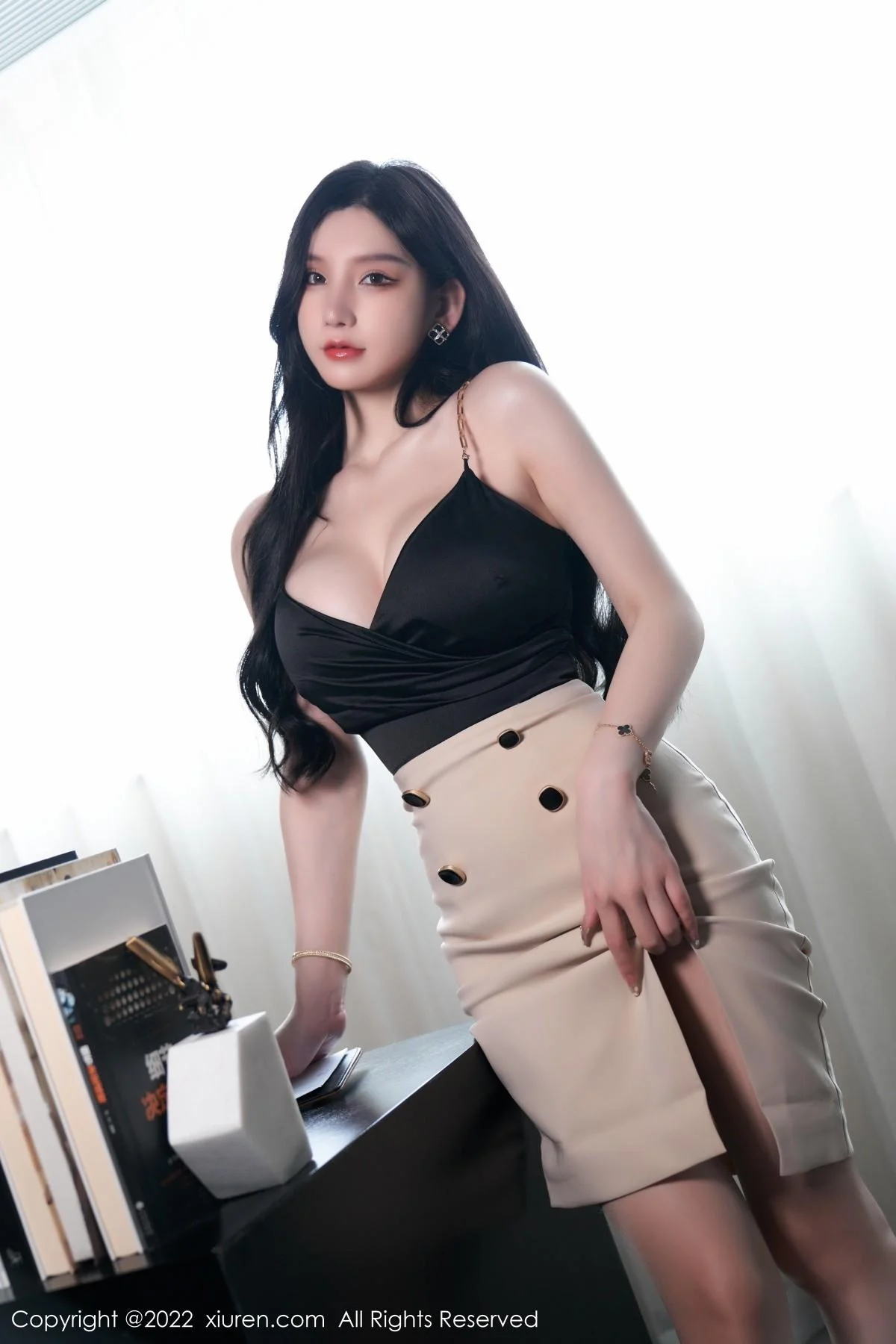 周于希Sally私房黑色低胸服饰半脱露傲人豪乳遮点绝美写真 第 7 张