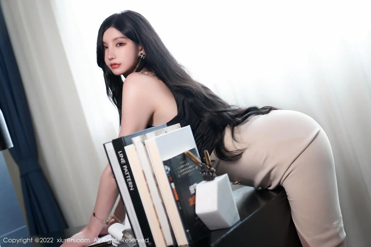 周于希Sally私房黑色低胸服饰半脱露傲人豪乳遮点绝美写真 第 9 张