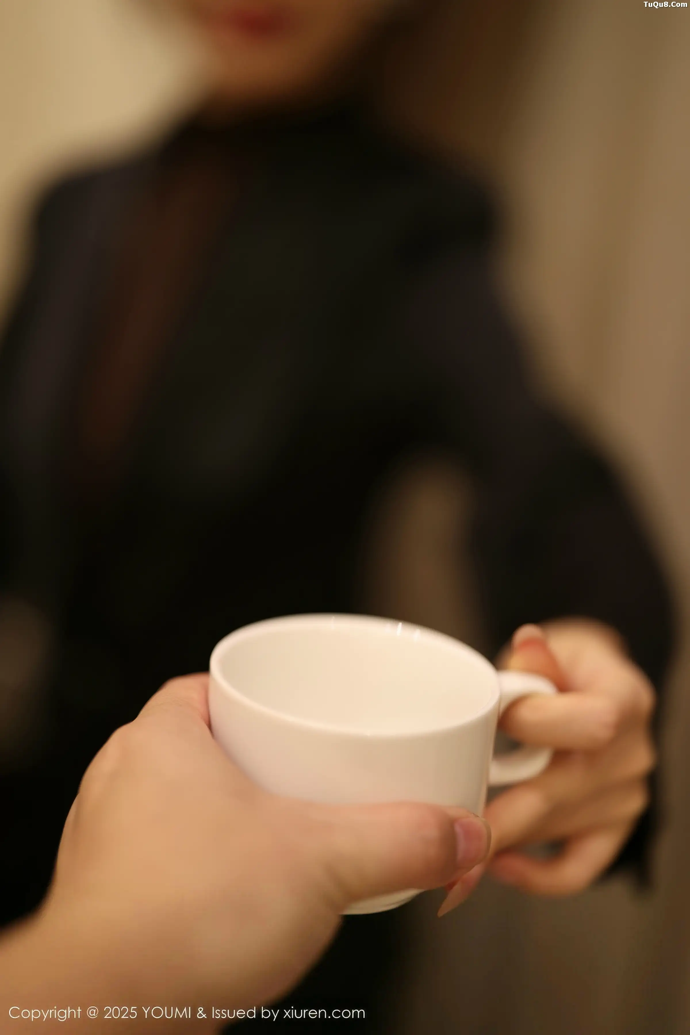 Twins-桃桃性感黑色西服配黑丝吊袜秀曼妙身姿迷人绝美写真 第 15 张