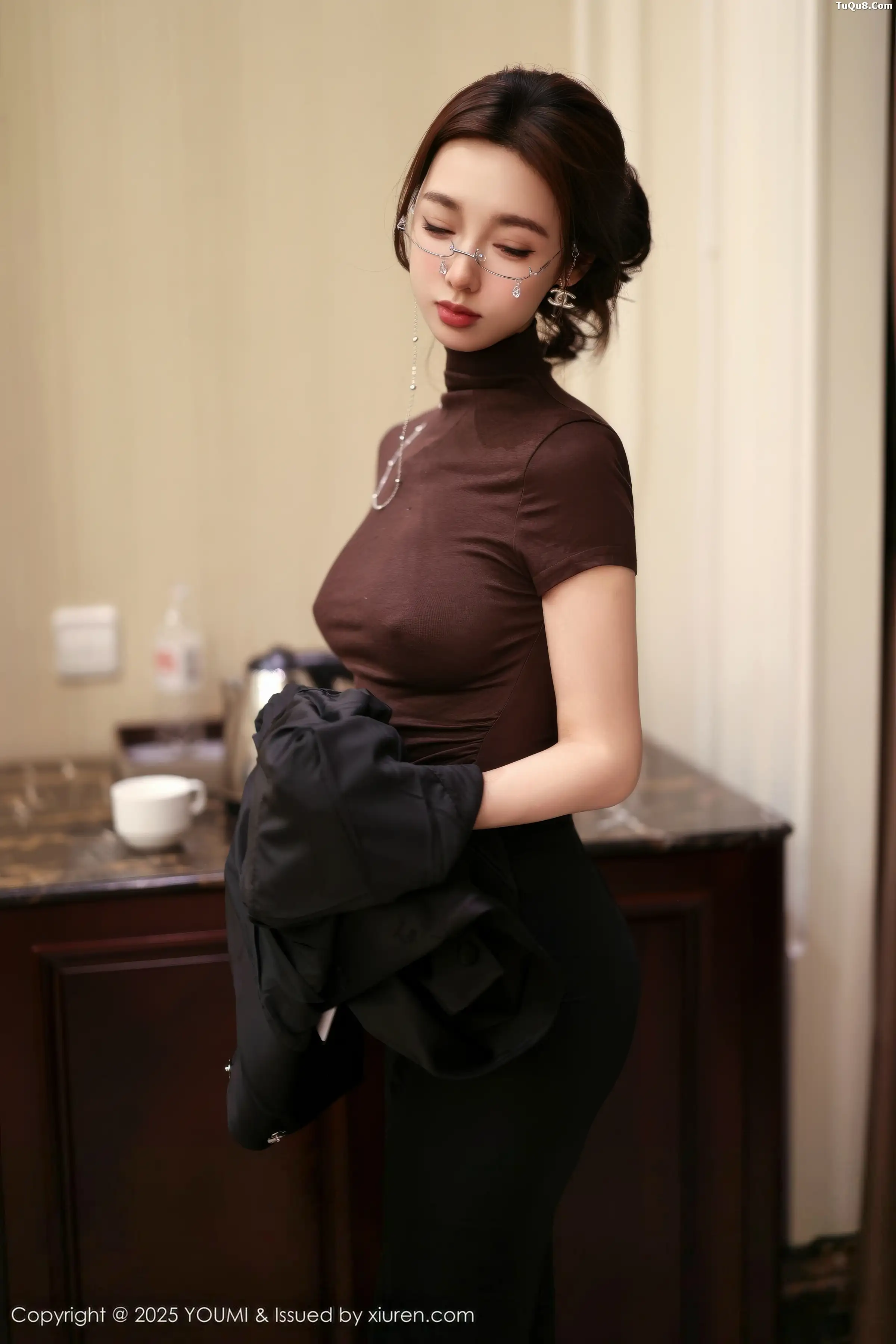 Twins-桃桃性感黑色西服配黑丝吊袜秀曼妙身姿迷人绝美写真 第 30 张