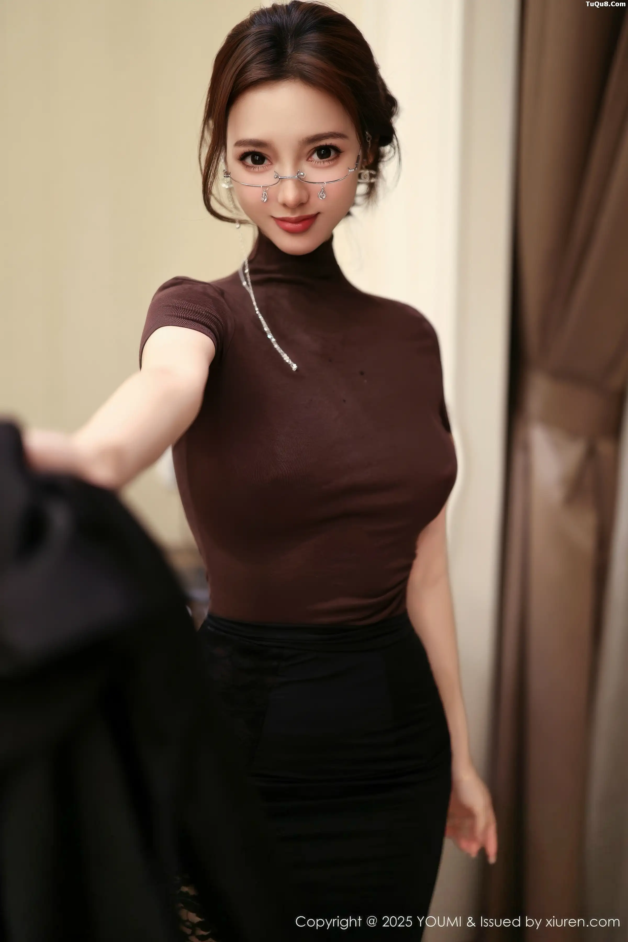 Twins-桃桃性感黑色西服配黑丝吊袜秀曼妙身姿迷人绝美写真 第 31 张