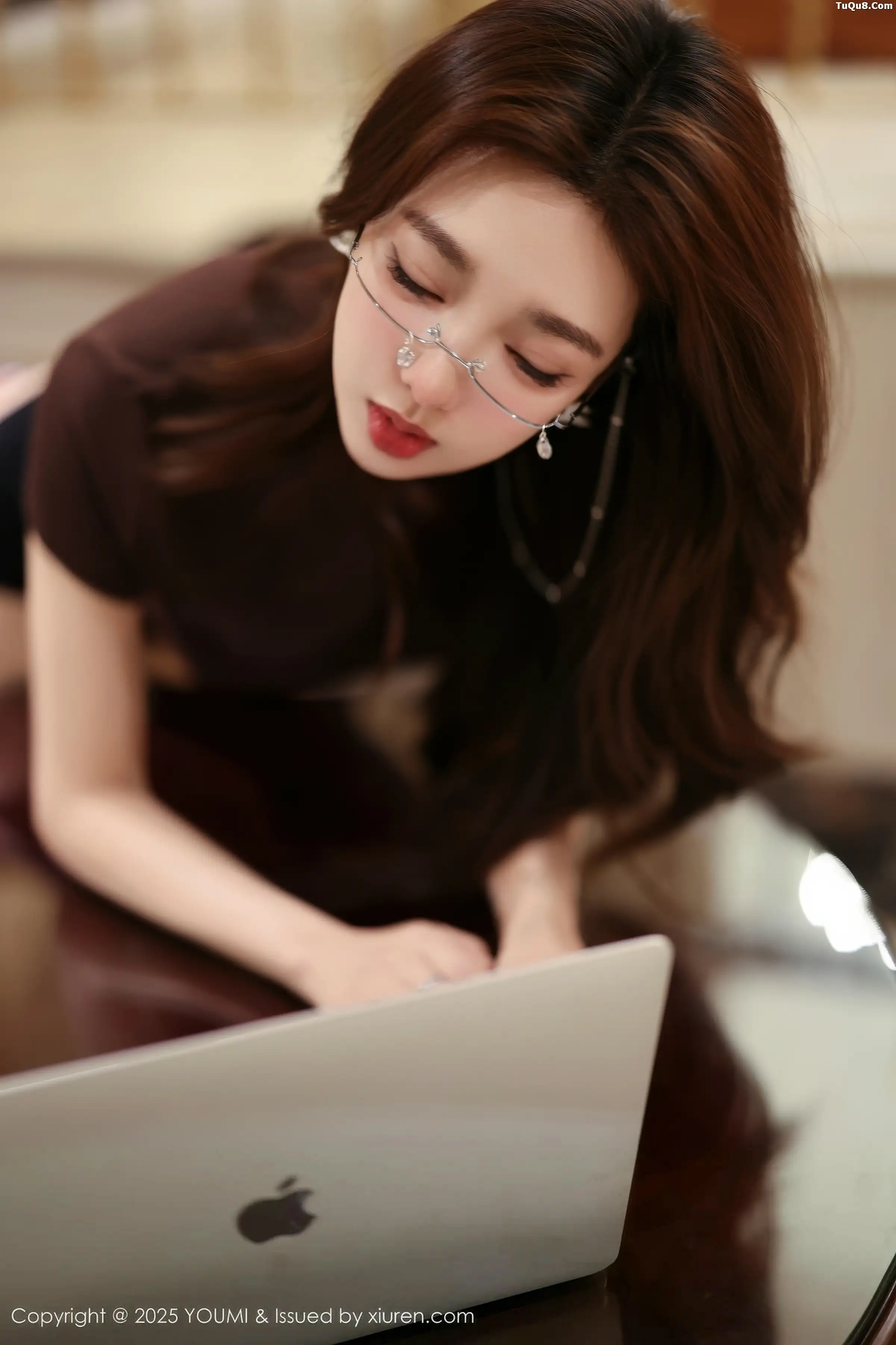 Twins-桃桃性感黑色西服配黑丝吊袜秀曼妙身姿迷人绝美写真 第 60 张