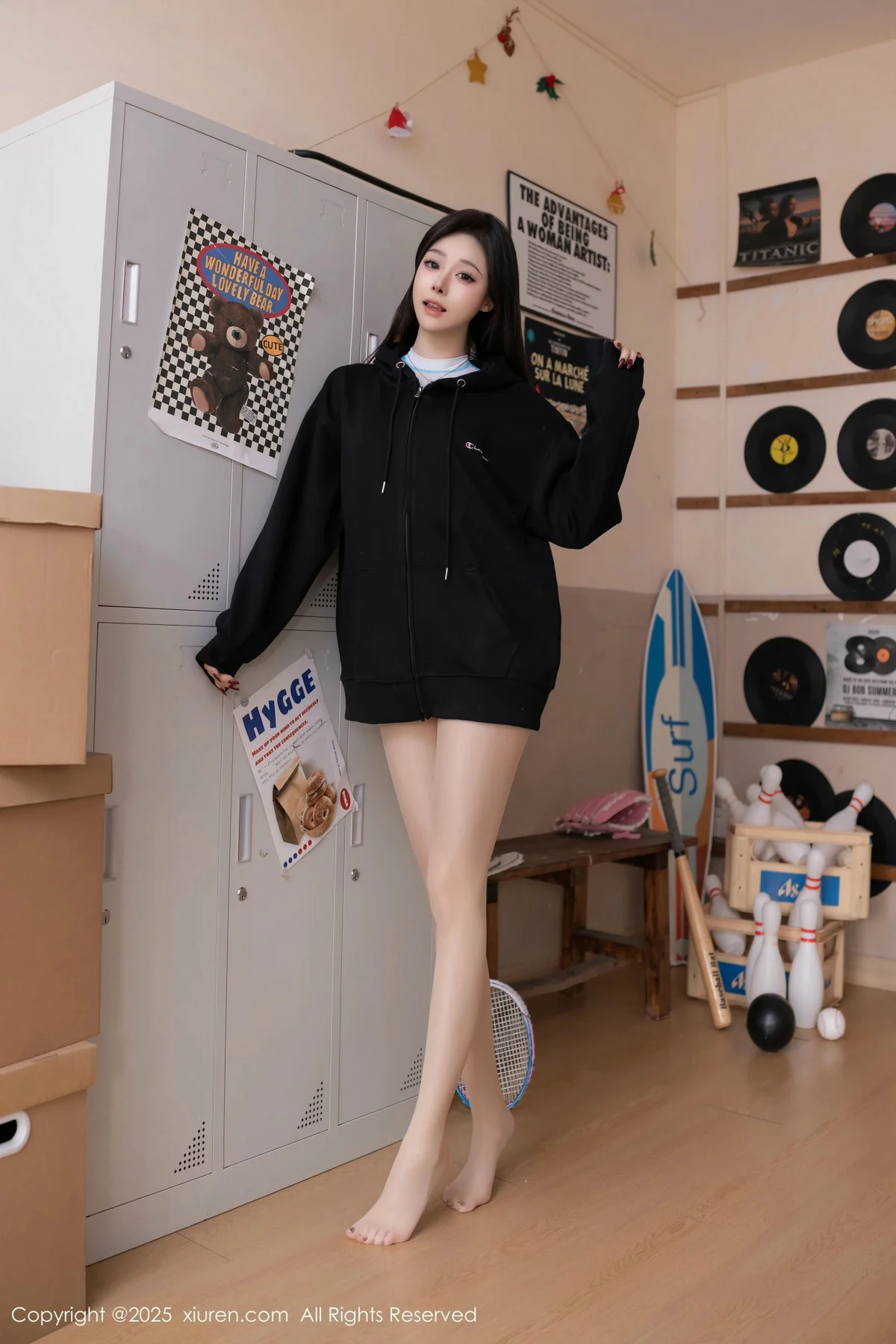 小逗逗性感白色高叉连体衣配超薄肉丝秀曼妙身材绝美写真 第 1 张