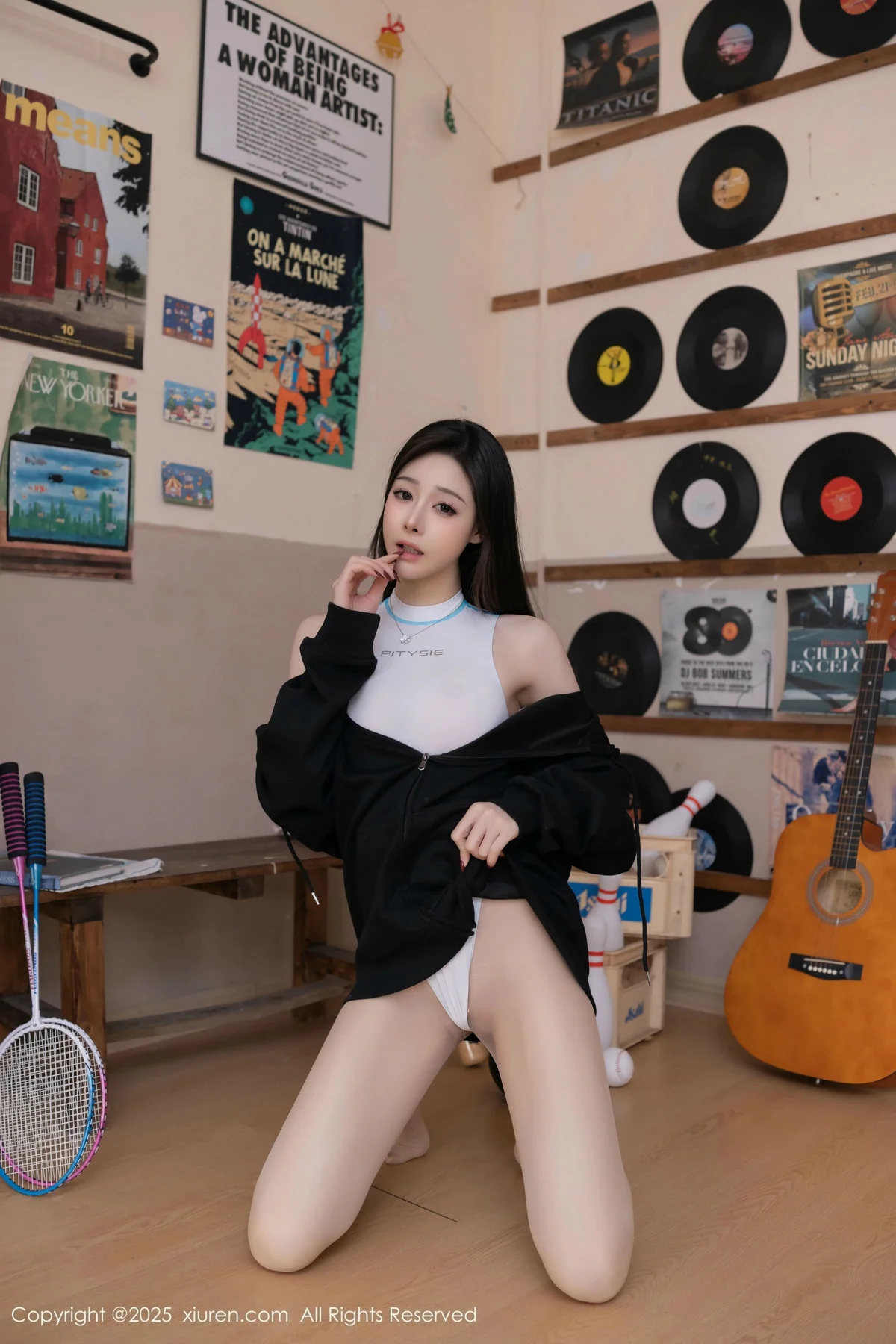 小逗逗性感白色高叉连体衣配超薄肉丝秀曼妙身材绝美写真 第 7 张