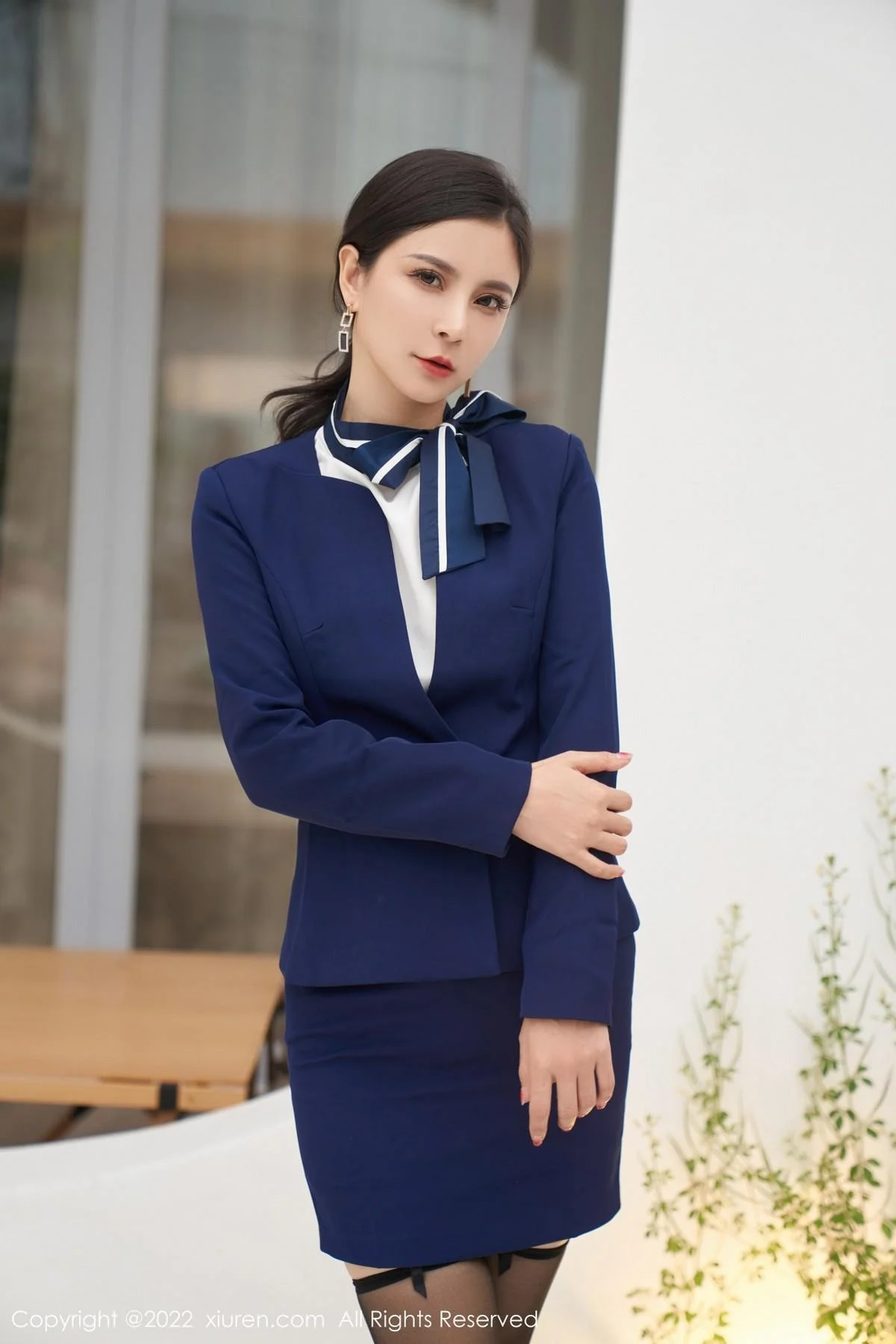 小蛮妖Yummy半脱性感职业装露蕾丝内衣黑丝吊袜绝美写真 第 1 张