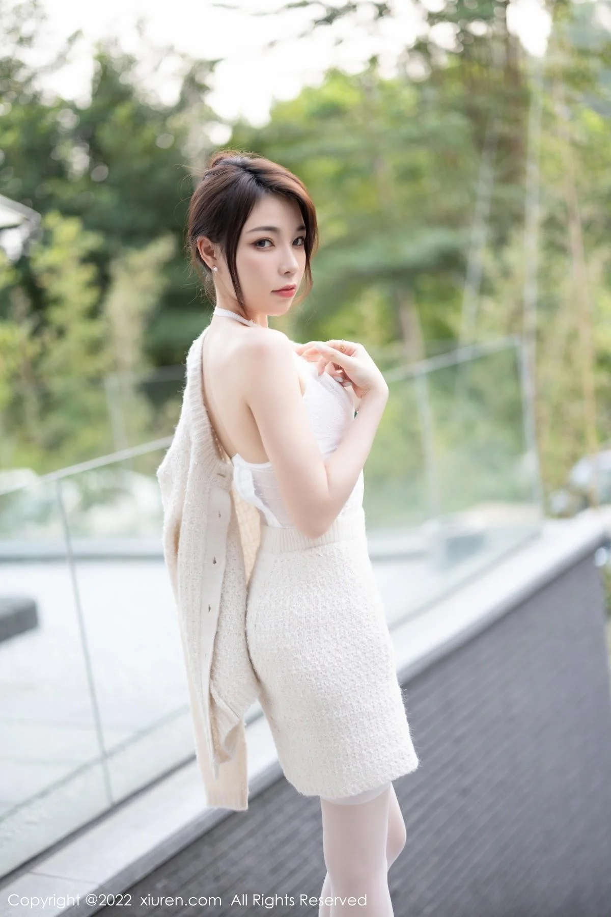 徐莉芝Booty半脱露性感白色蕾丝内衣配白丝吊袜绝美写真 第 6 张