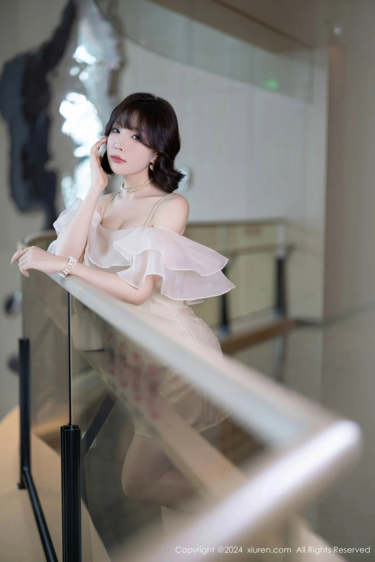 徐莉芝Booty性感浅色连衣短裙+黑色情趣内衣迷人绝美写真 第 15 张