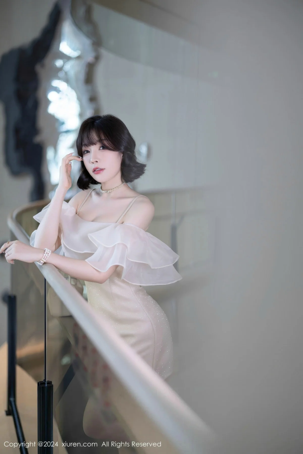 徐莉芝Booty性感浅色连衣短裙+黑色情趣内衣迷人绝美写真 第 18 张
