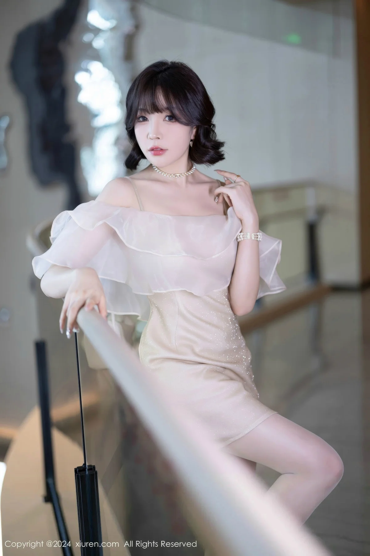 徐莉芝Booty性感浅色连衣短裙+黑色情趣内衣迷人绝美写真 第 21 张