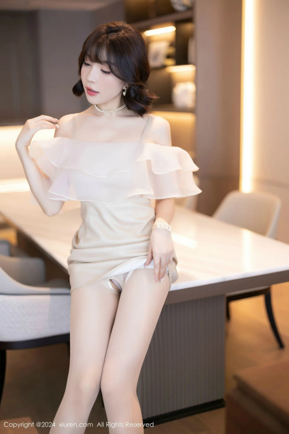 徐莉芝Booty性感浅色连衣短裙+黑色情趣内衣迷人绝美写真 第 41 张