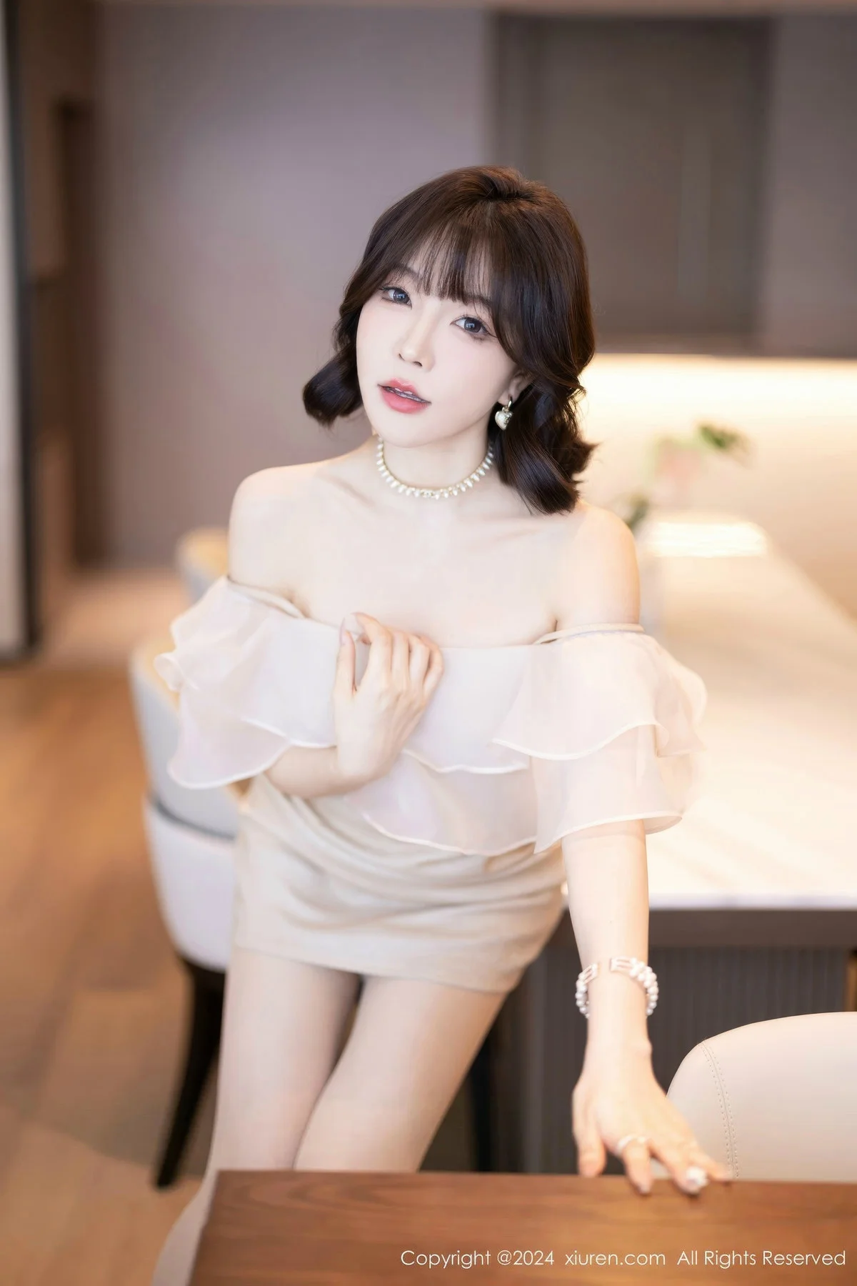 徐莉芝Booty性感浅色连衣短裙+黑色情趣内衣迷人绝美写真 第 50 张