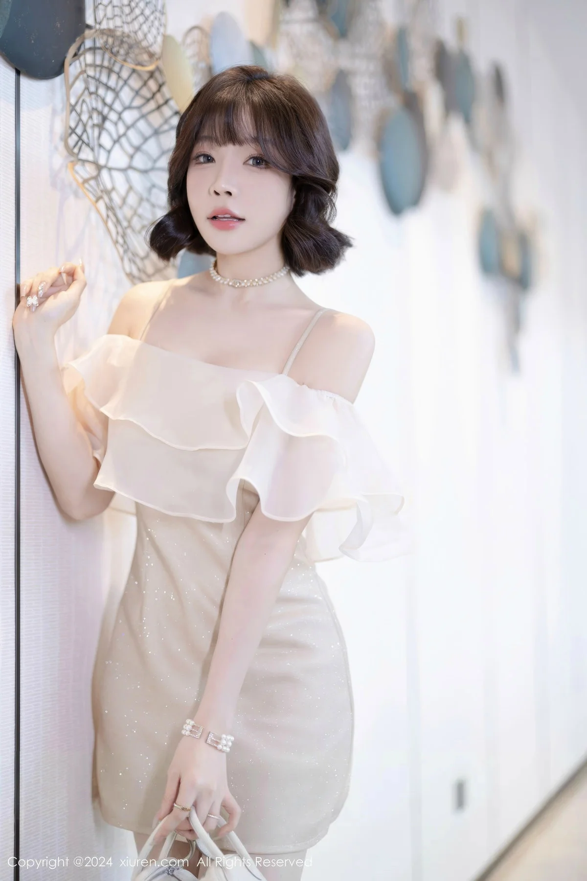 徐莉芝Booty性感浅色连衣短裙+黑色情趣内衣迷人绝美写真 第 6 张