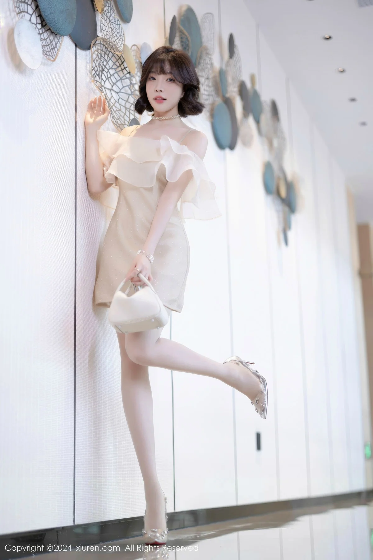 徐莉芝Booty性感浅色连衣短裙+黑色情趣内衣迷人绝美写真 第 7 张