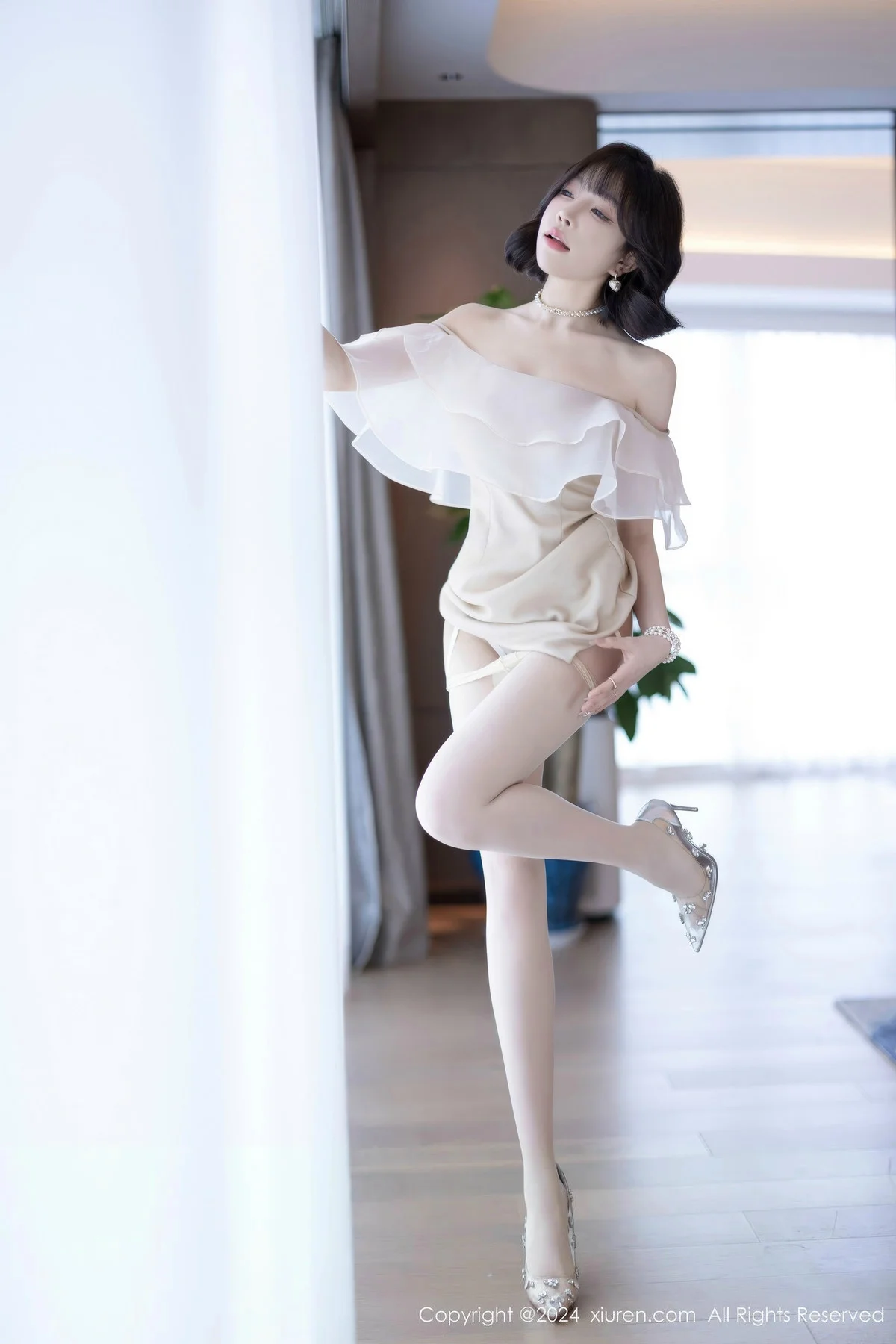 徐莉芝Booty性感浅色连衣短裙+黑色情趣内衣迷人绝美写真 第 83 张