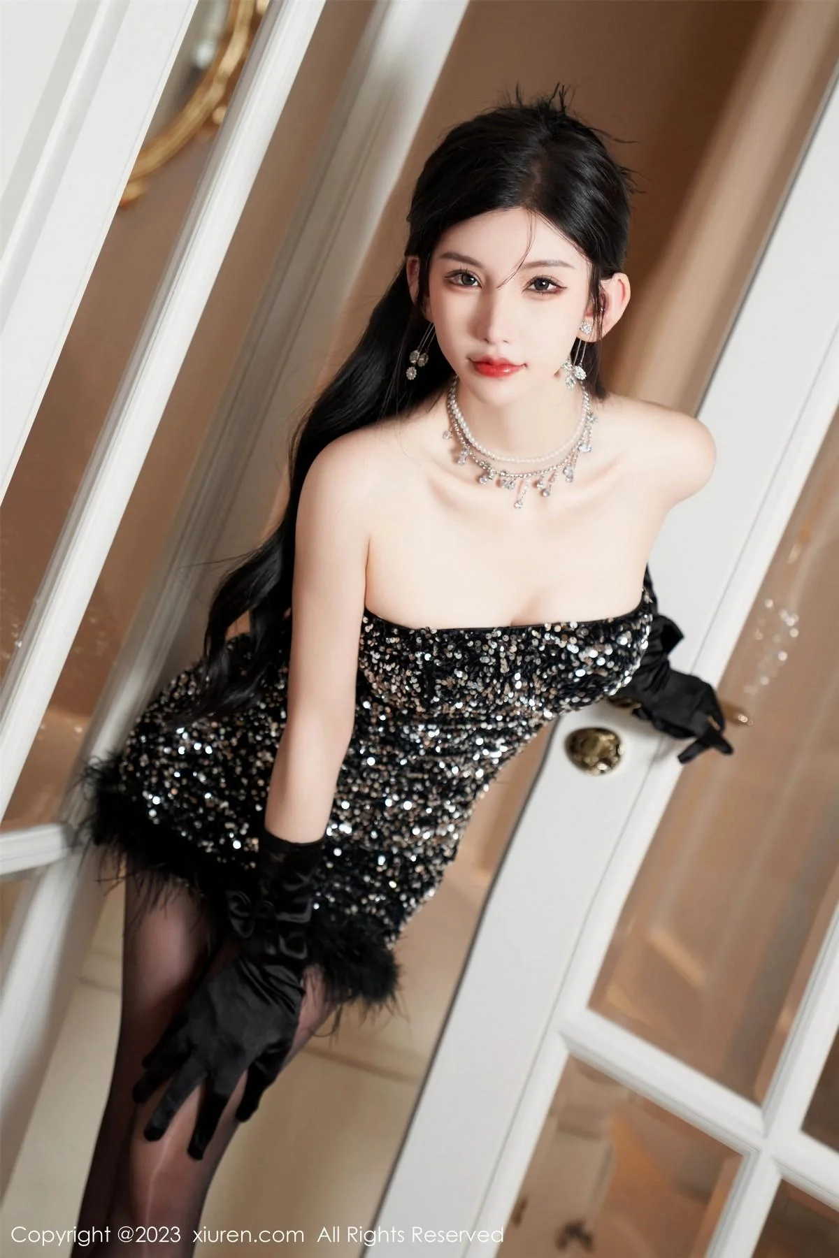 周于希Sally性感黑色低胸短裙配超薄油亮黑丝惹火绝美写真 第 18 张