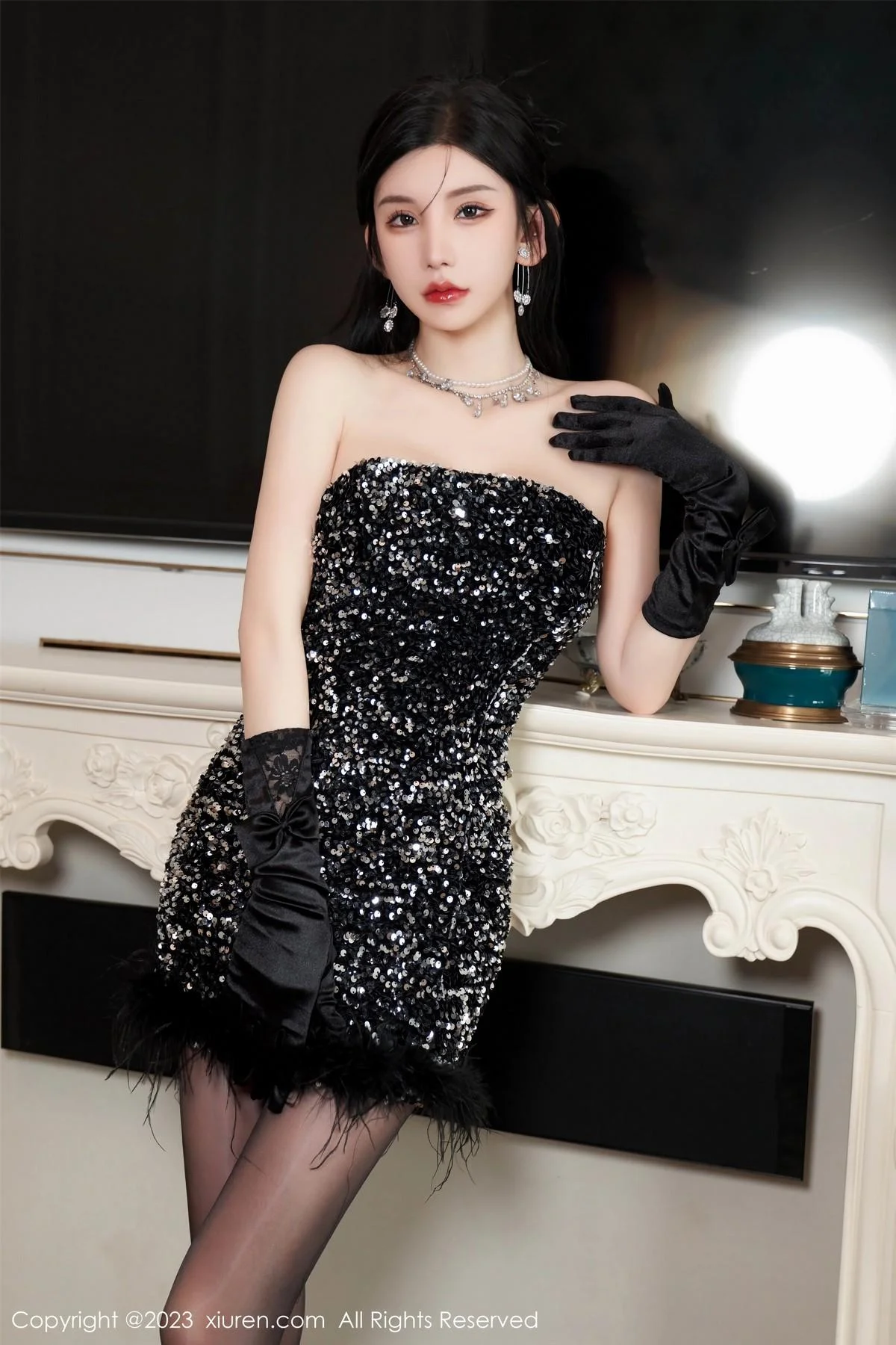 周于希Sally性感黑色低胸短裙配超薄油亮黑丝惹火绝美写真 第 24 张