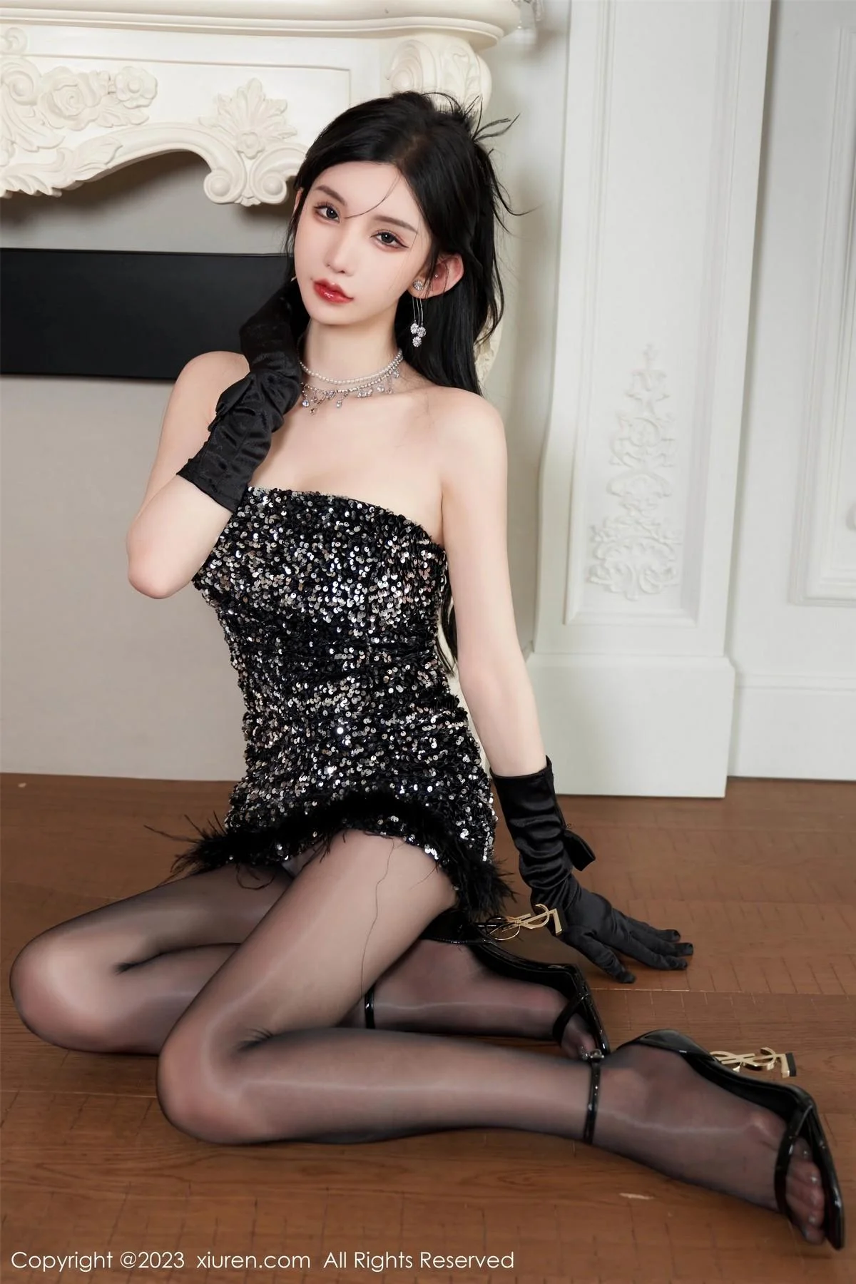 周于希Sally性感黑色低胸短裙配超薄油亮黑丝惹火绝美写真 第 33 张