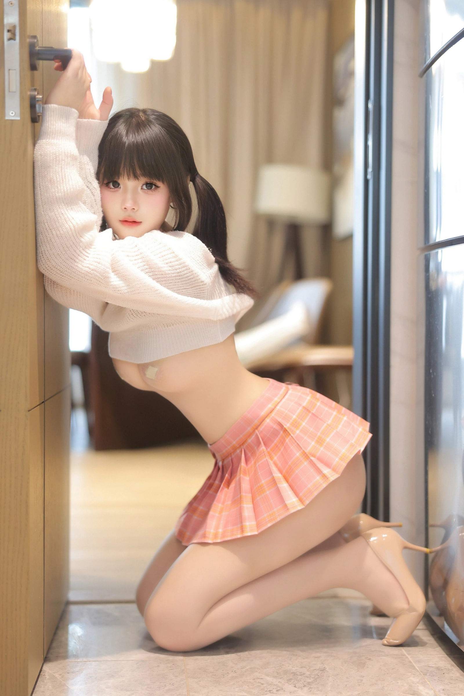 [秀人付费] 徐若兮 诱人私拍福利 肉色丝袜 第 23 张