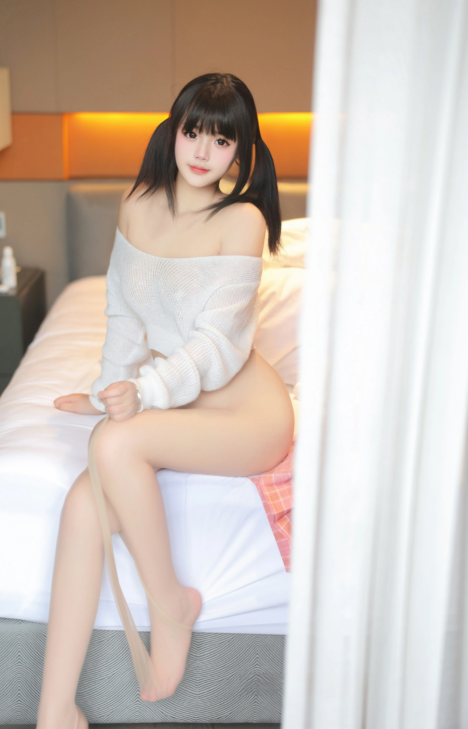 [秀人付费] 徐若兮 诱人私拍福利 肉色丝袜 第 59 张