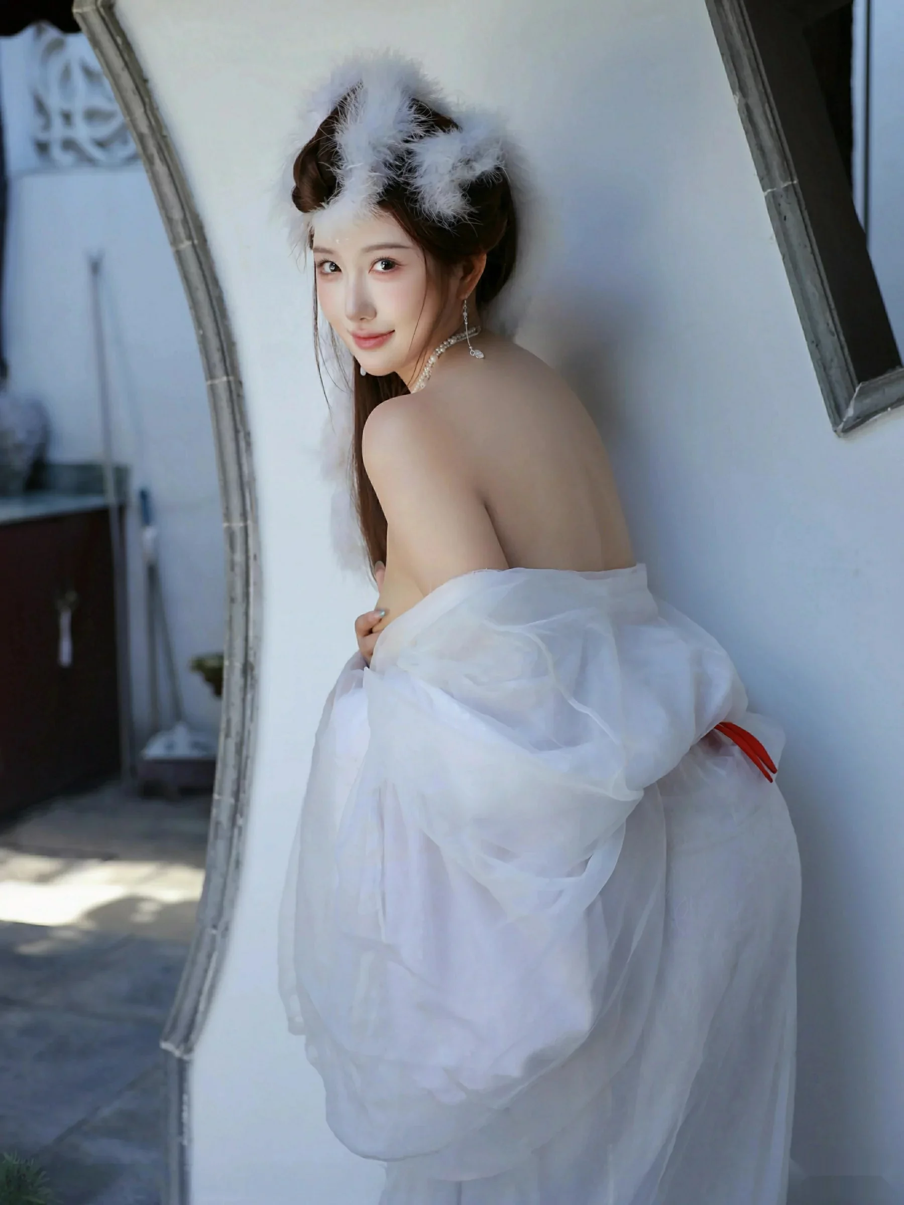 金允希Yuki性感白色锦毛鼠装扮低胸秀丰腴身材完美绝美写真 第 118 张