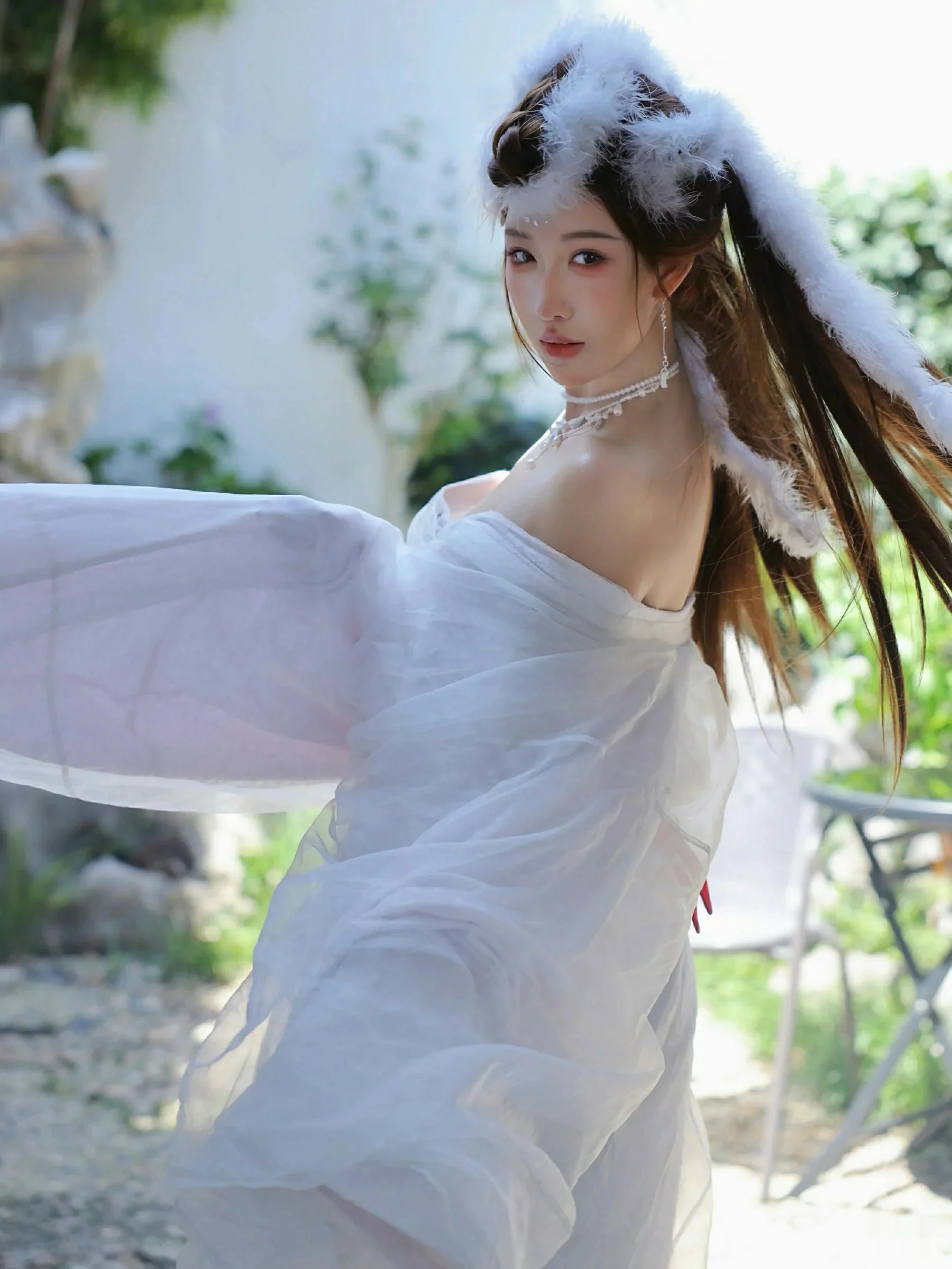 金允希Yuki性感白色锦毛鼠装扮低胸秀丰腴身材完美绝美写真 第 15 张