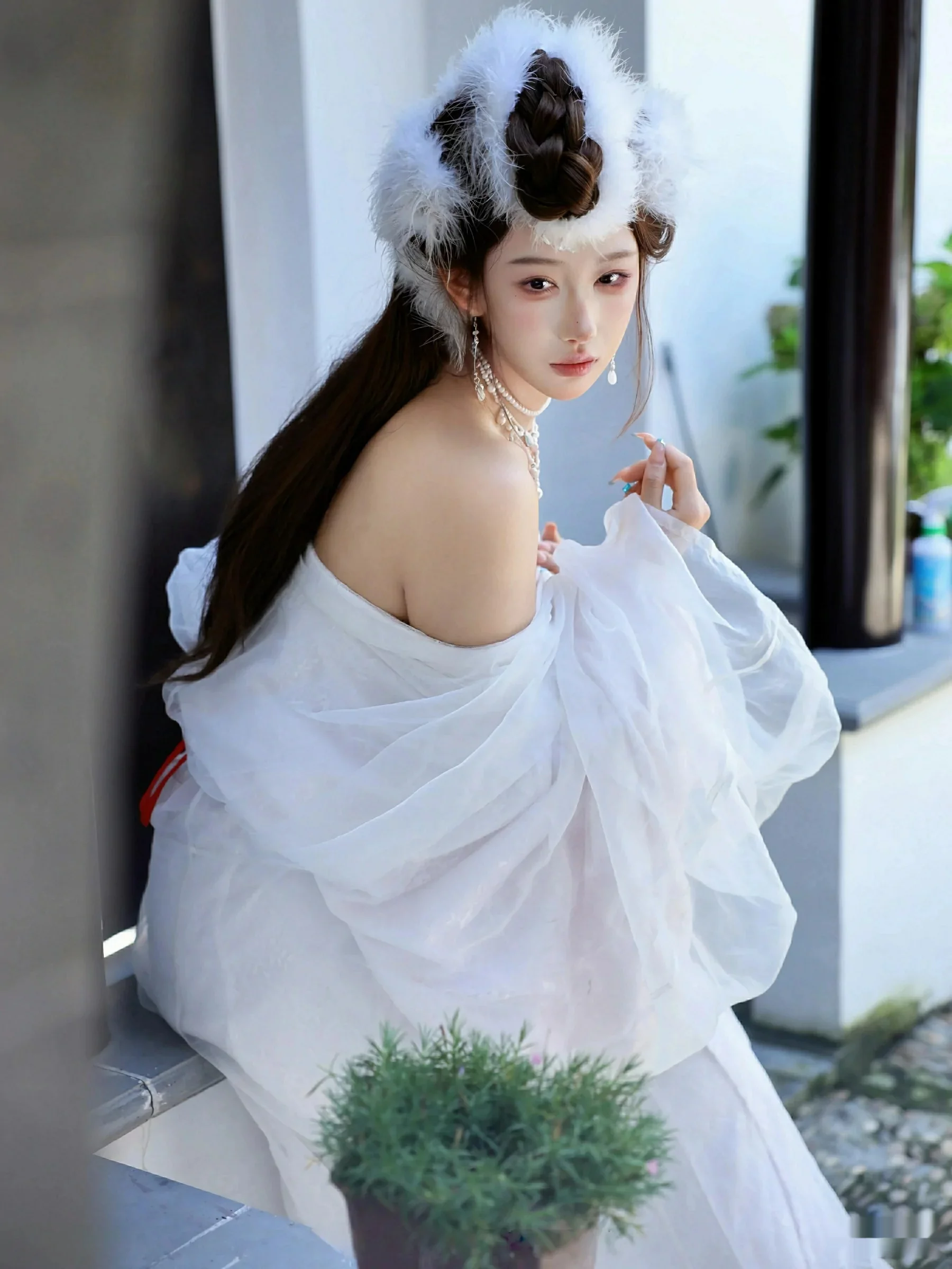 金允希Yuki性感白色锦毛鼠装扮低胸秀丰腴身材完美绝美写真 第 19 张