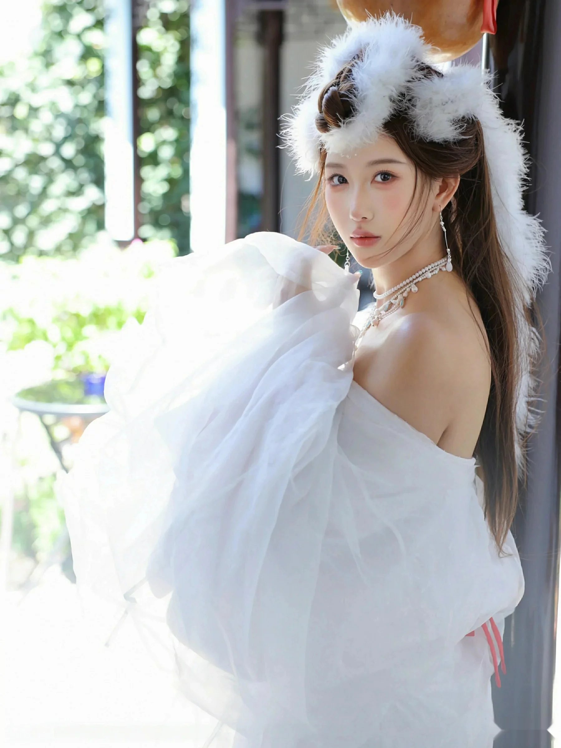 金允希Yuki性感白色锦毛鼠装扮低胸秀丰腴身材完美绝美写真 第 21 张