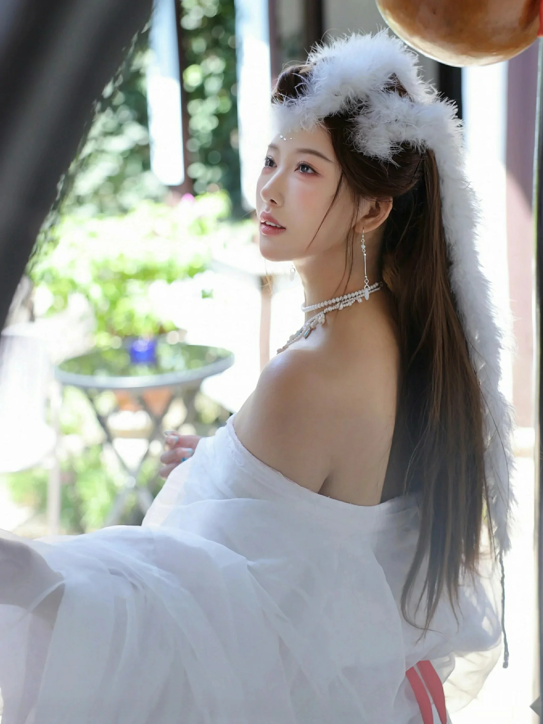 金允希Yuki性感白色锦毛鼠装扮低胸秀丰腴身材完美绝美写真 第 25 张