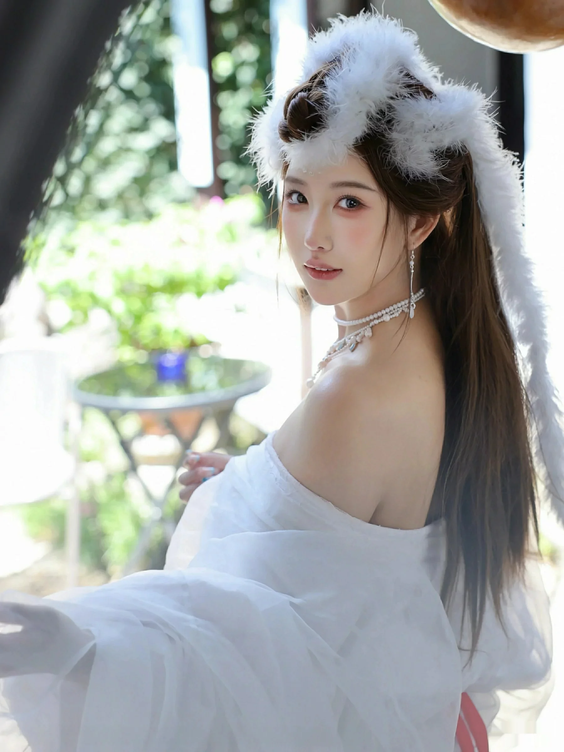 金允希Yuki性感白色锦毛鼠装扮低胸秀丰腴身材完美绝美写真 第 32 张