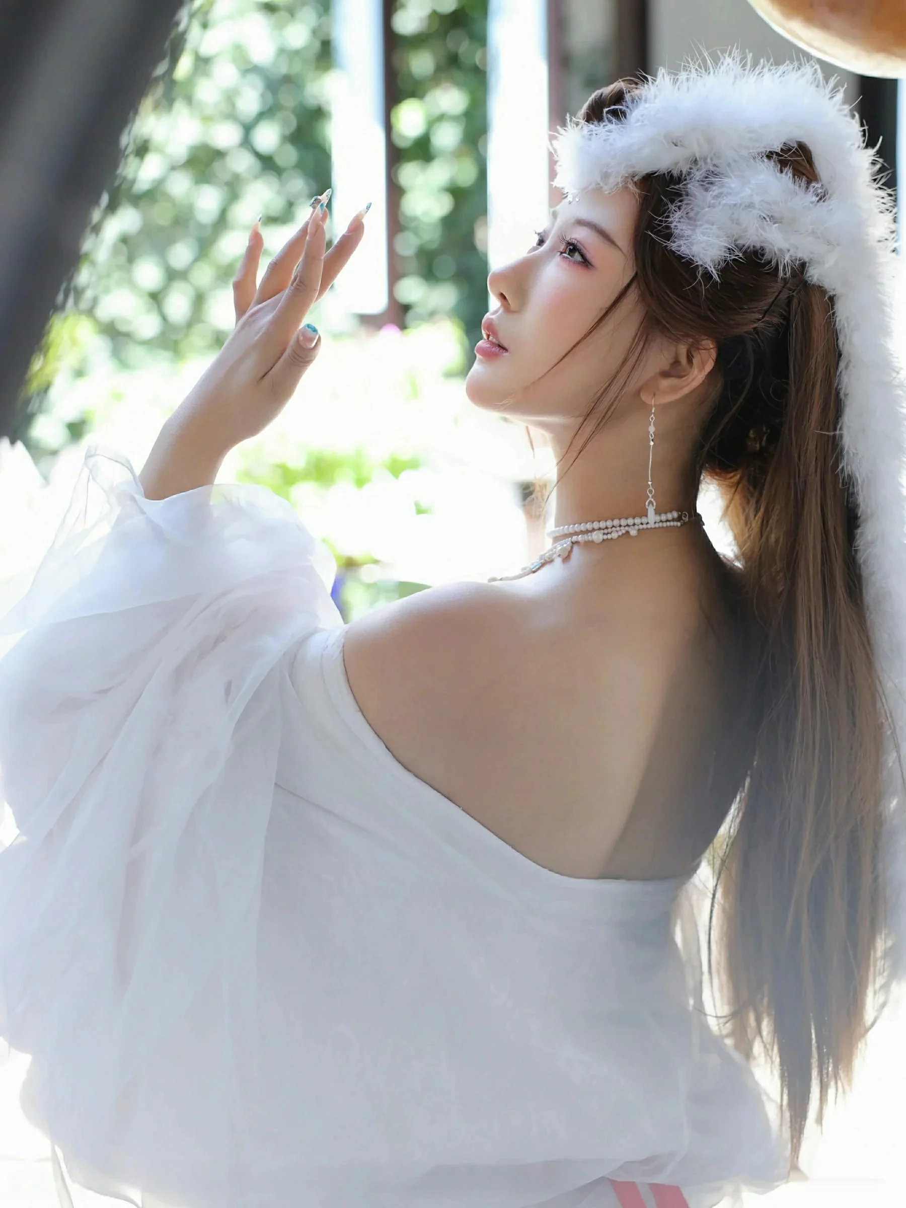 金允希Yuki性感白色锦毛鼠装扮低胸秀丰腴身材完美绝美写真 第 38 张