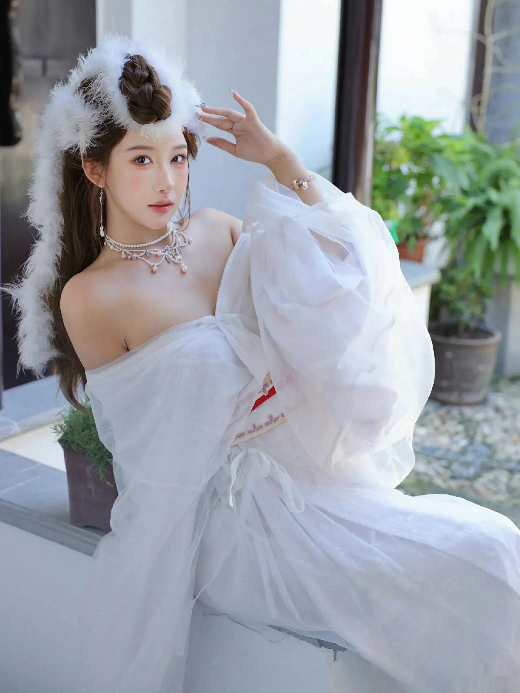 金允希Yuki性感白色锦毛鼠装扮低胸秀丰腴身材完美绝美写真 第 44 张