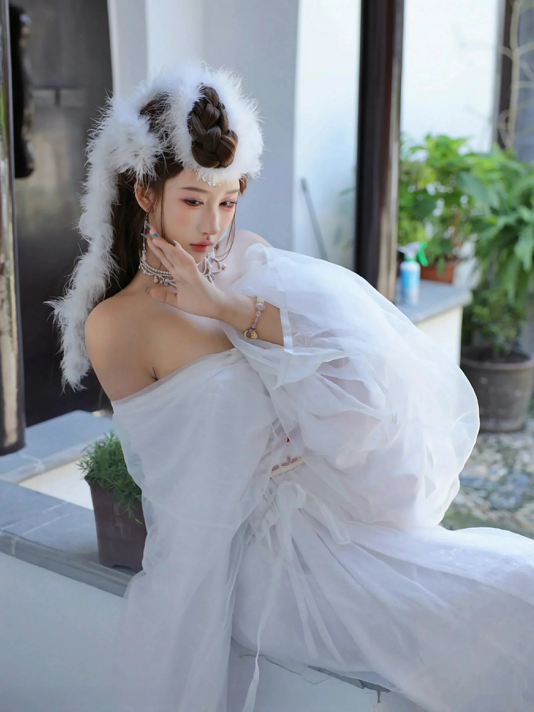 金允希Yuki性感白色锦毛鼠装扮低胸秀丰腴身材完美绝美写真 第 46 张