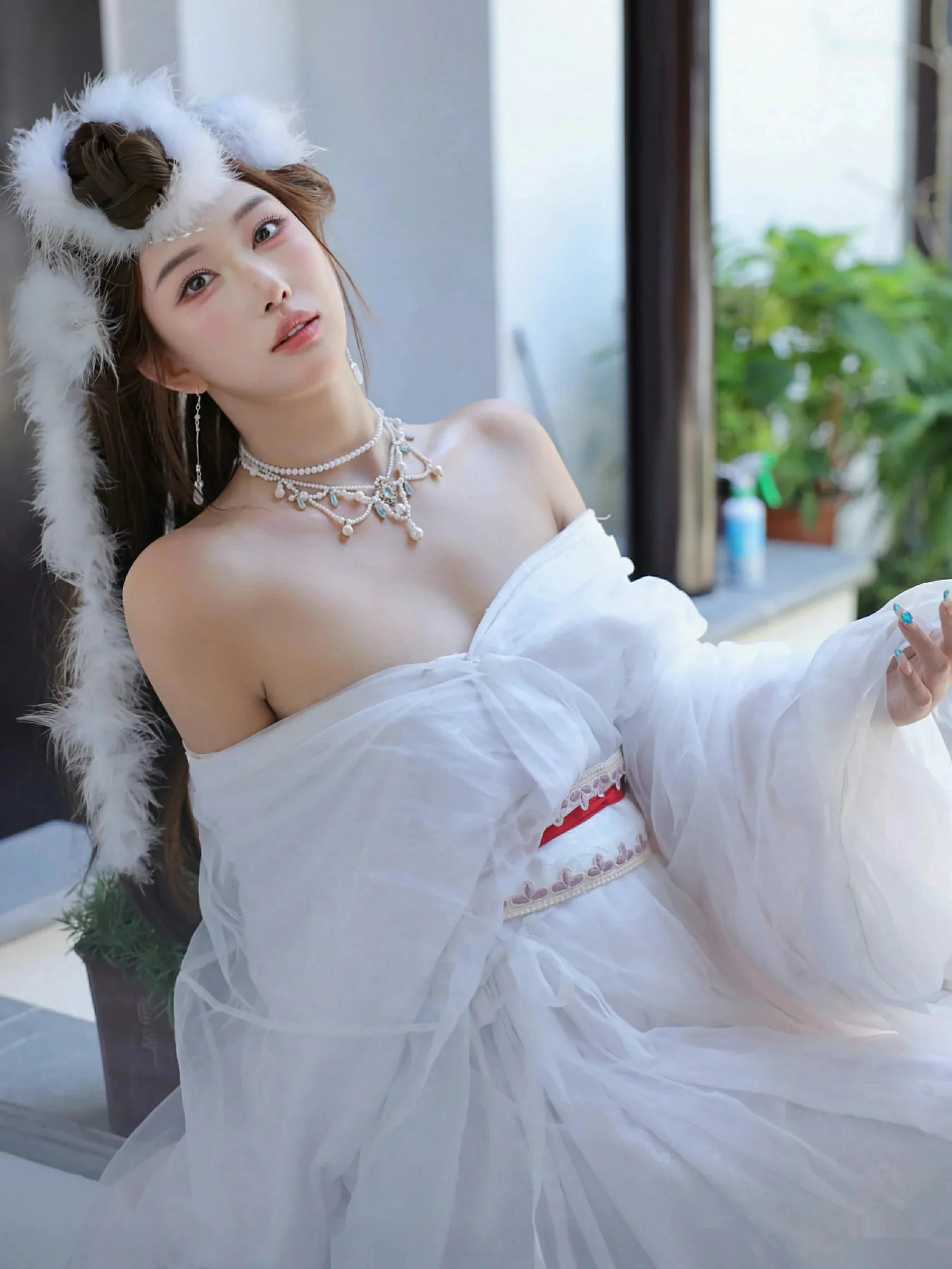 金允希Yuki性感白色锦毛鼠装扮低胸秀丰腴身材完美绝美写真 第 47 张